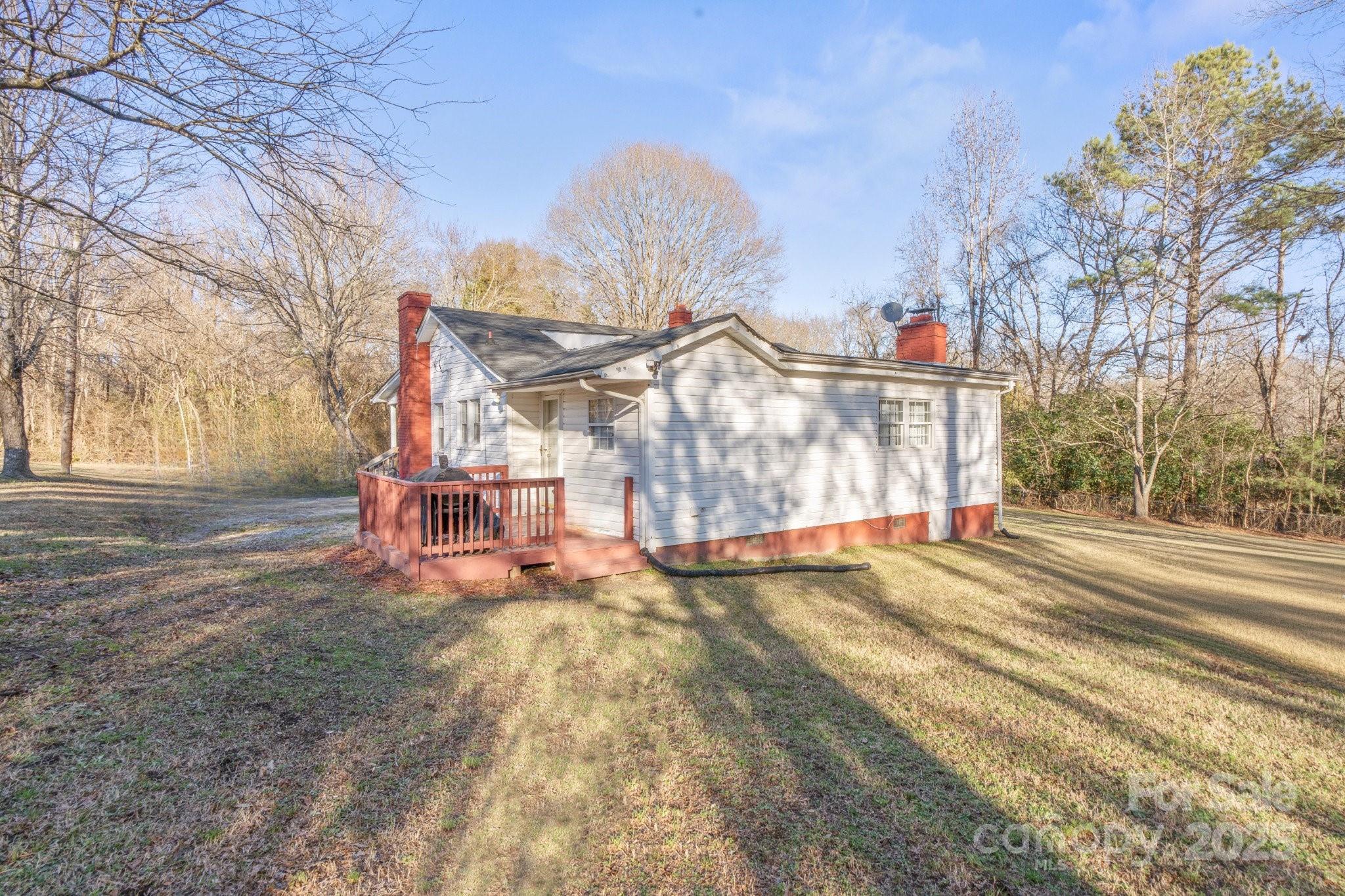 1028 White Lane Property Photo 7