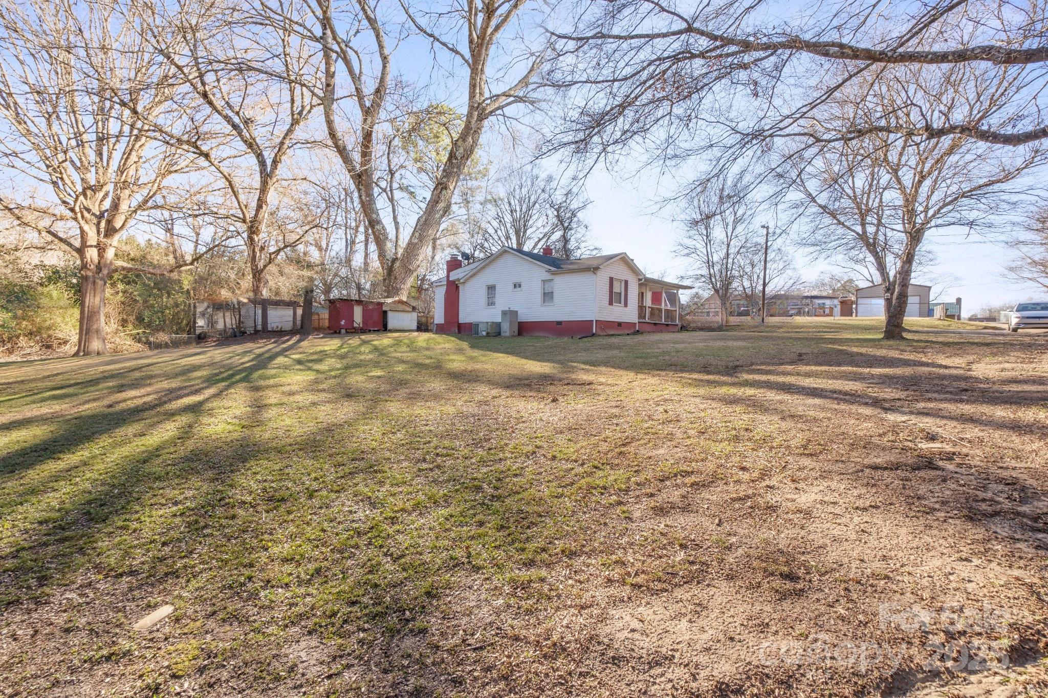 1028 White Lane Property Photo 8