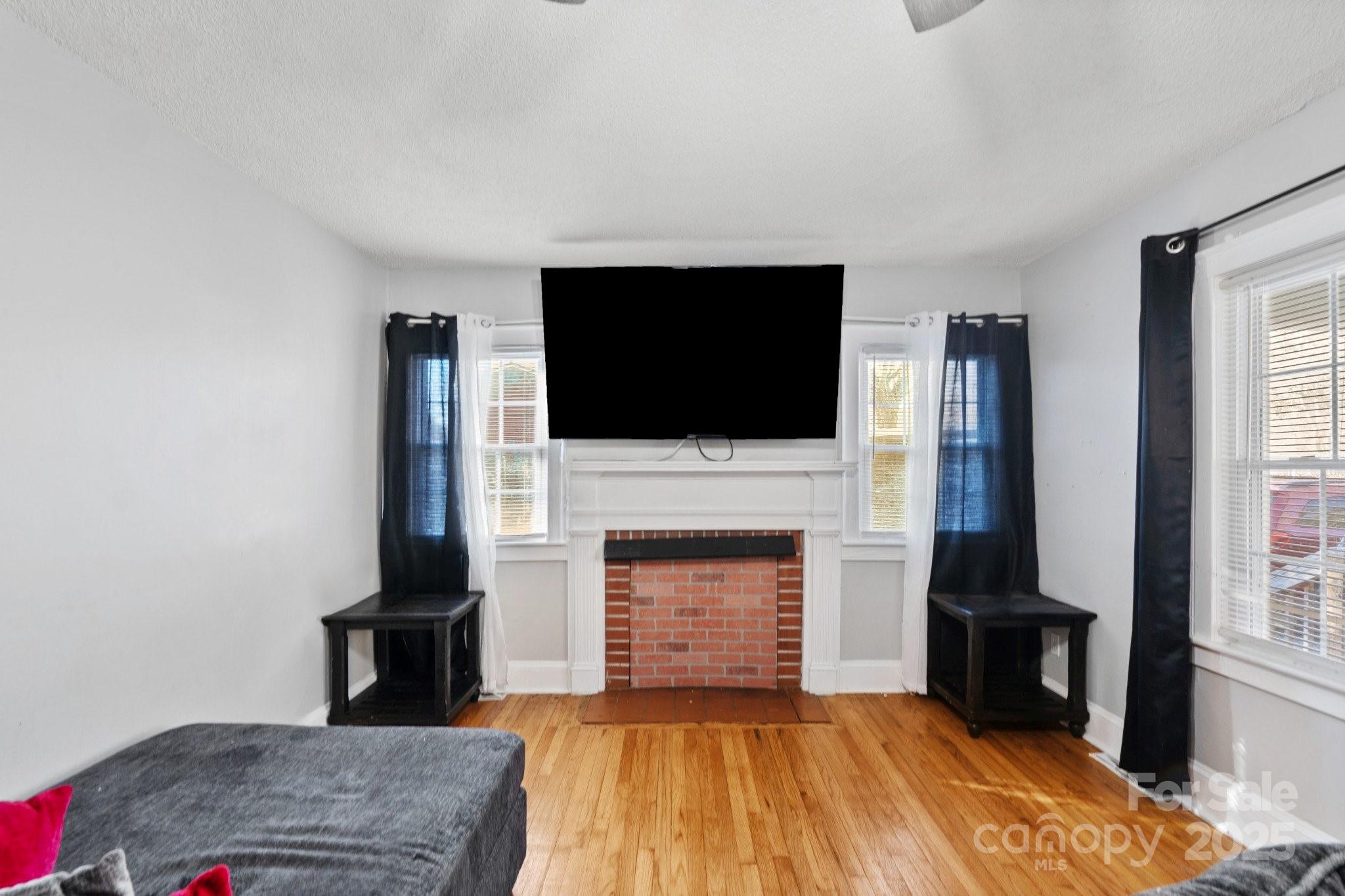 1028 White Lane Property Photo 9