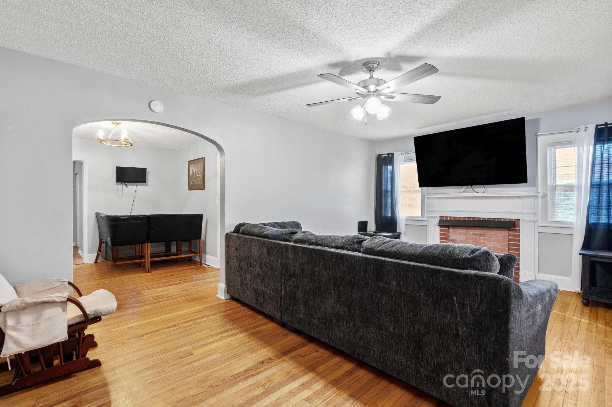 1028 White Lane Property Photo 10