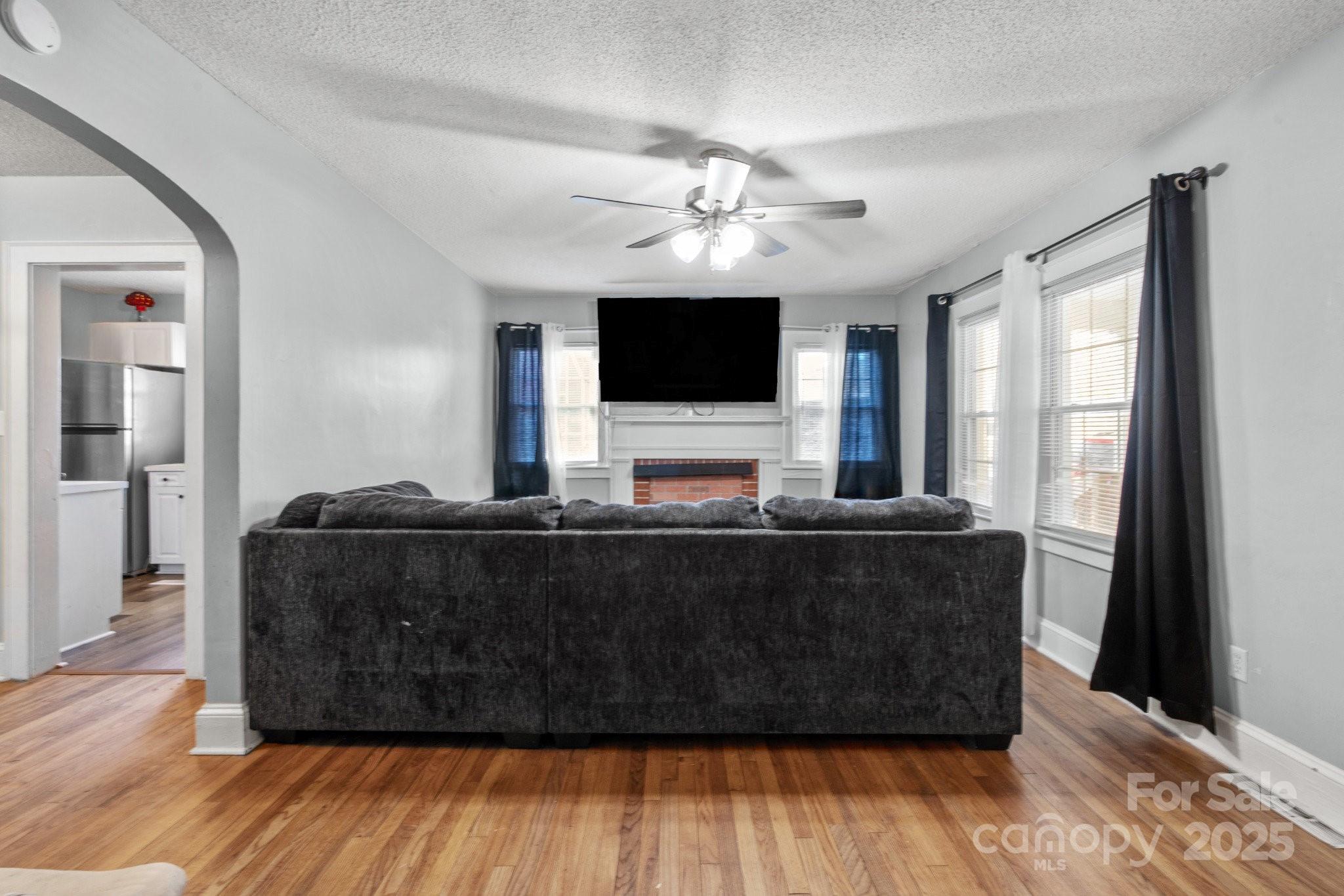 1028 White Lane Property Photo 11