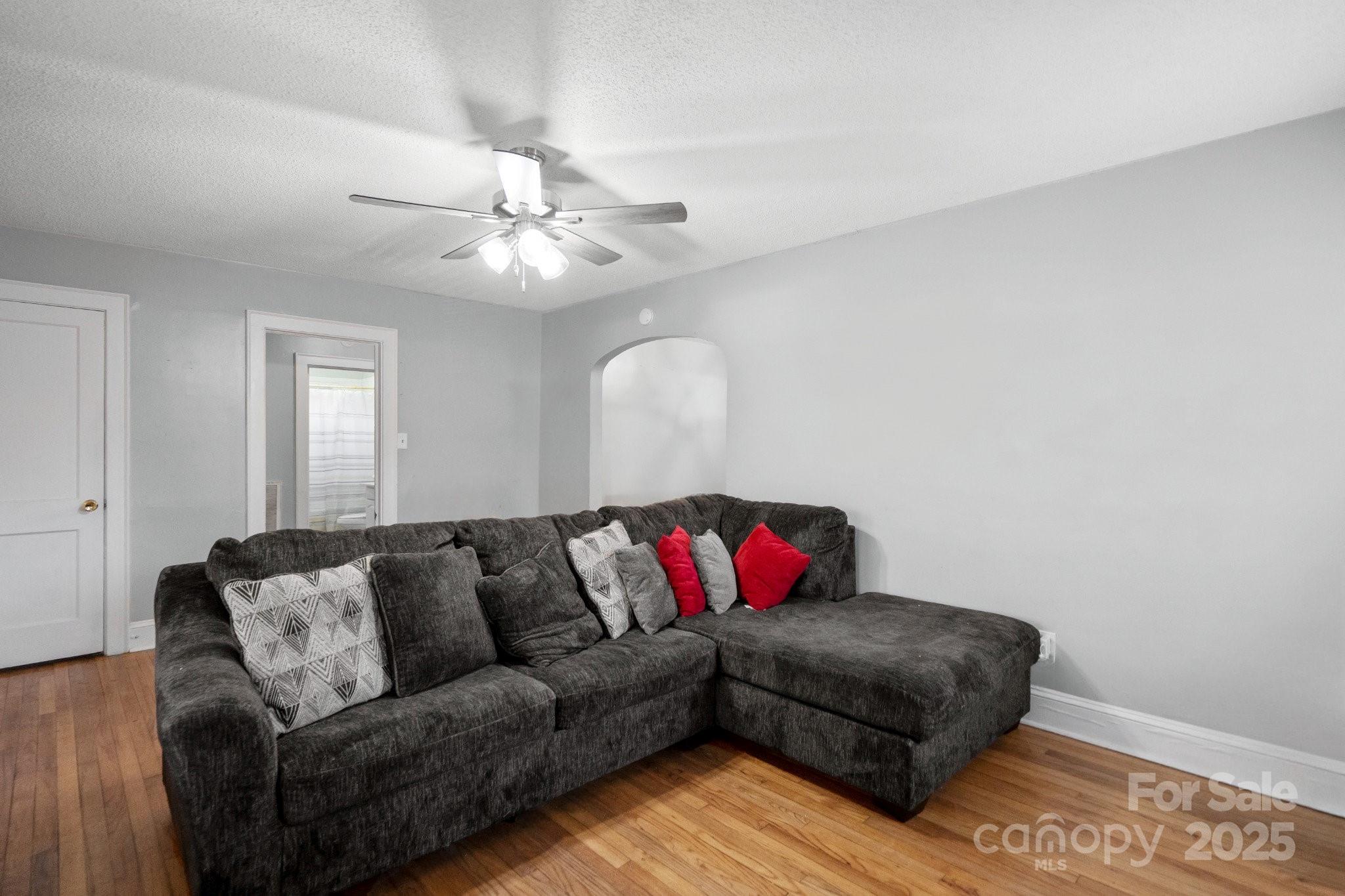 1028 White Lane Property Photo 12