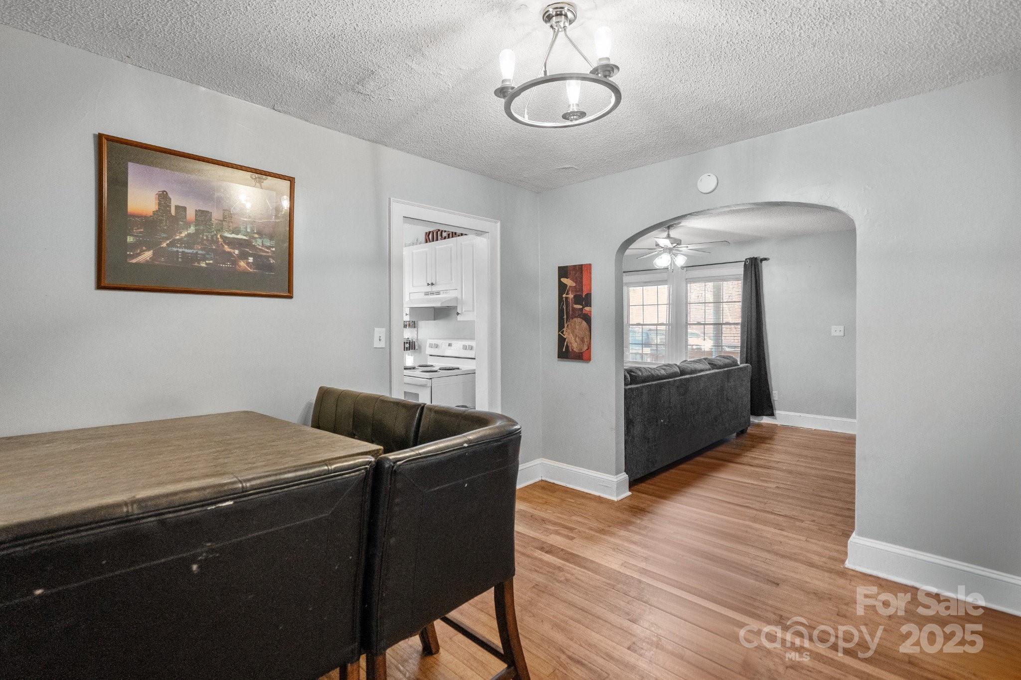 1028 White Lane Property Photo 13