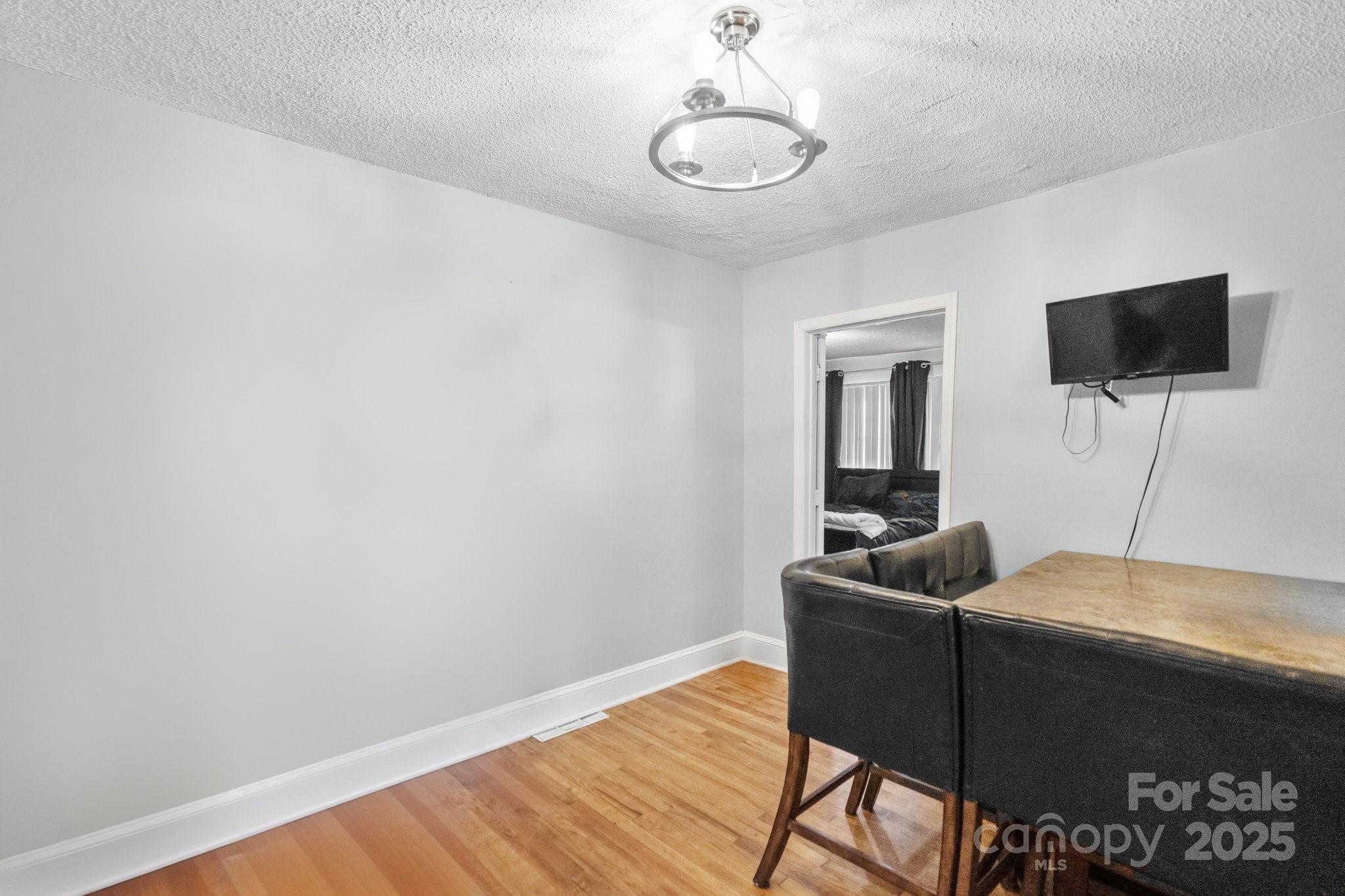 1028 White Lane Property Photo 14