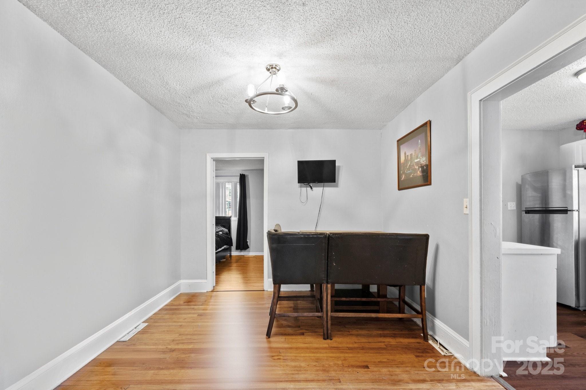 1028 White Lane Property Photo 16