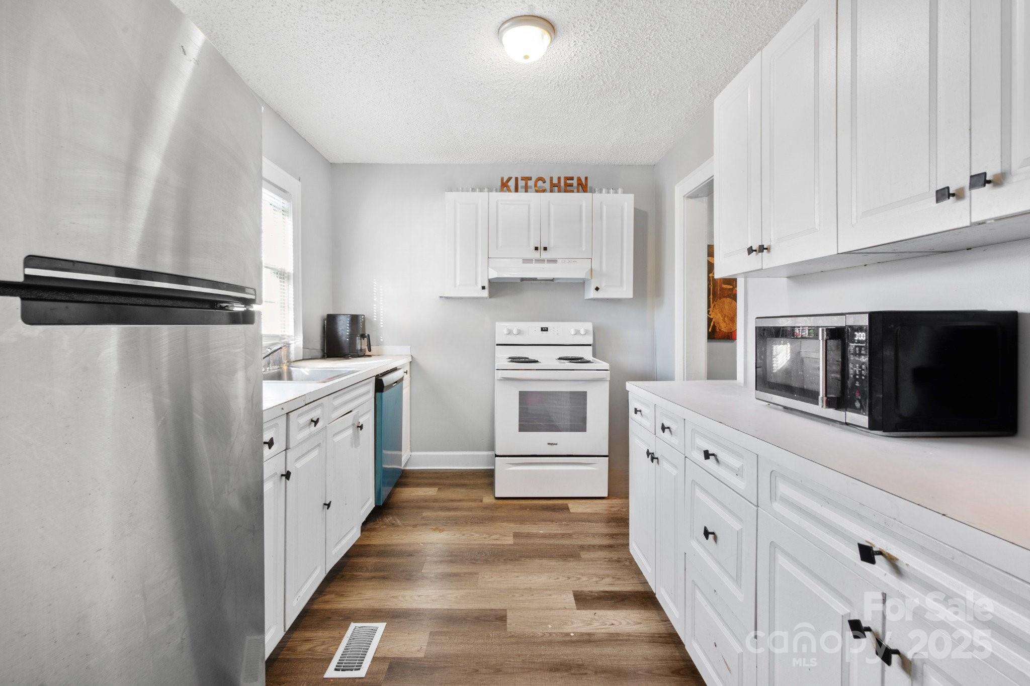 1028 White Lane Property Photo 18