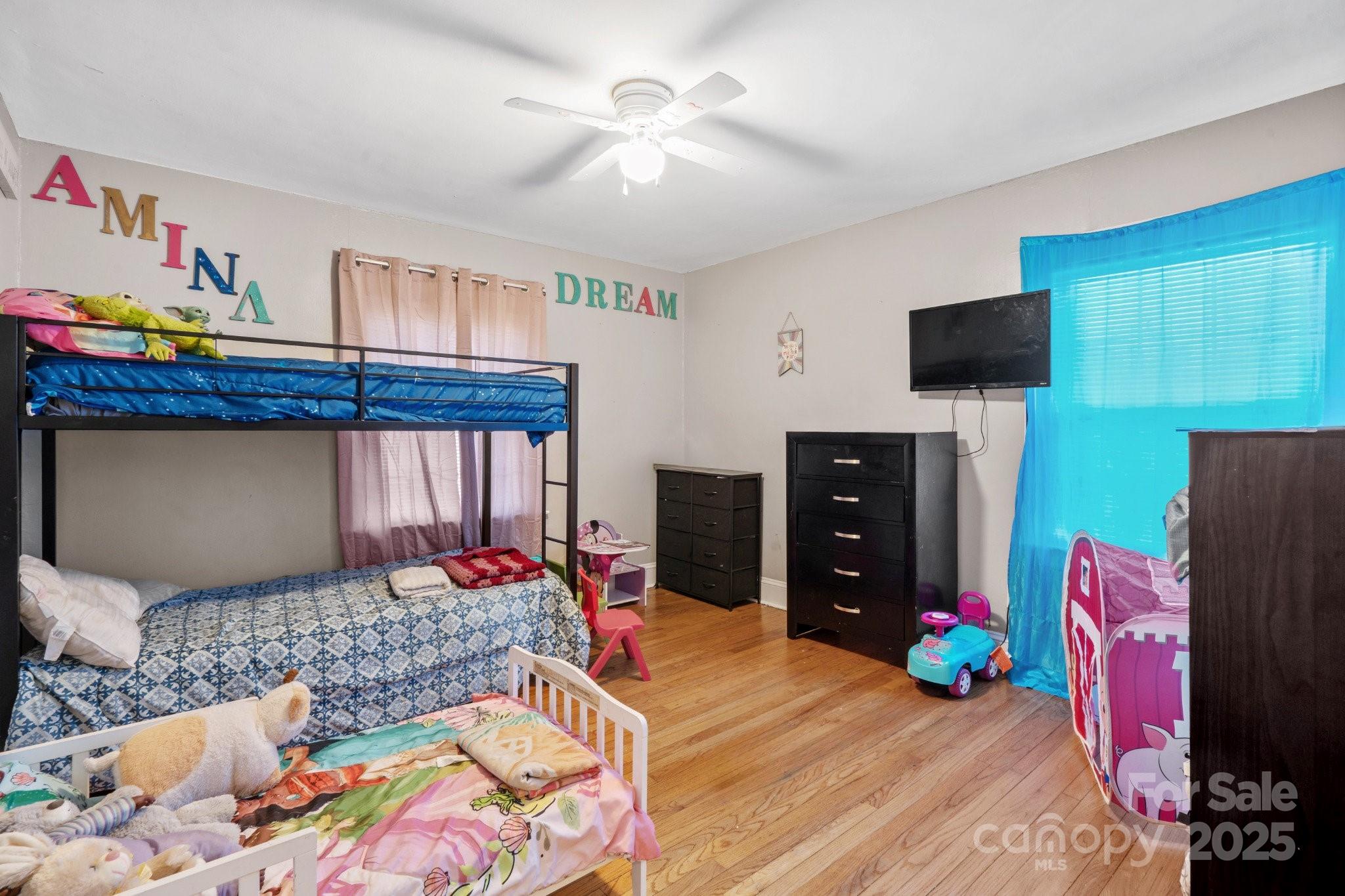 1028 White Lane Property Photo 20