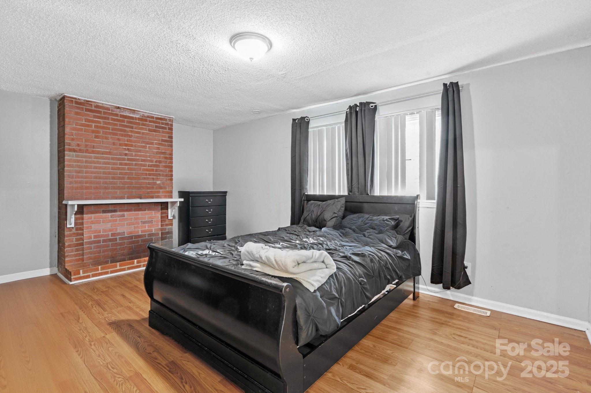 1028 White Lane Property Photo 22