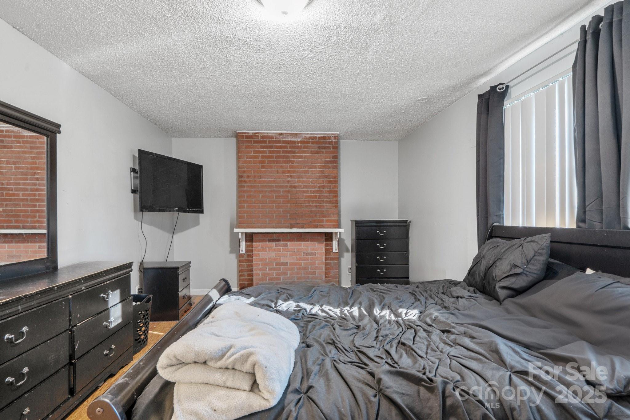 1028 White Lane Property Photo 23