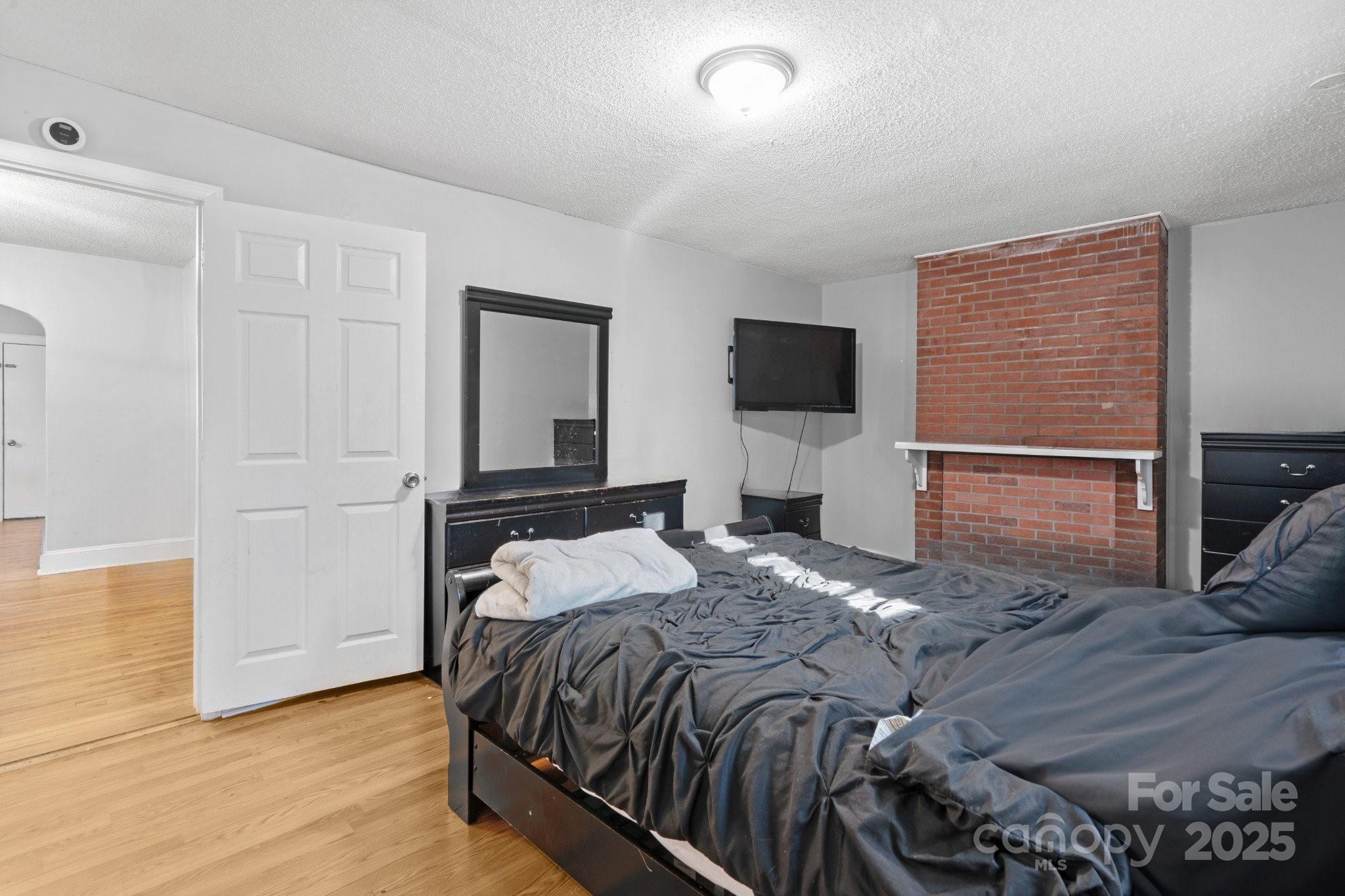 1028 White Lane Property Photo 24