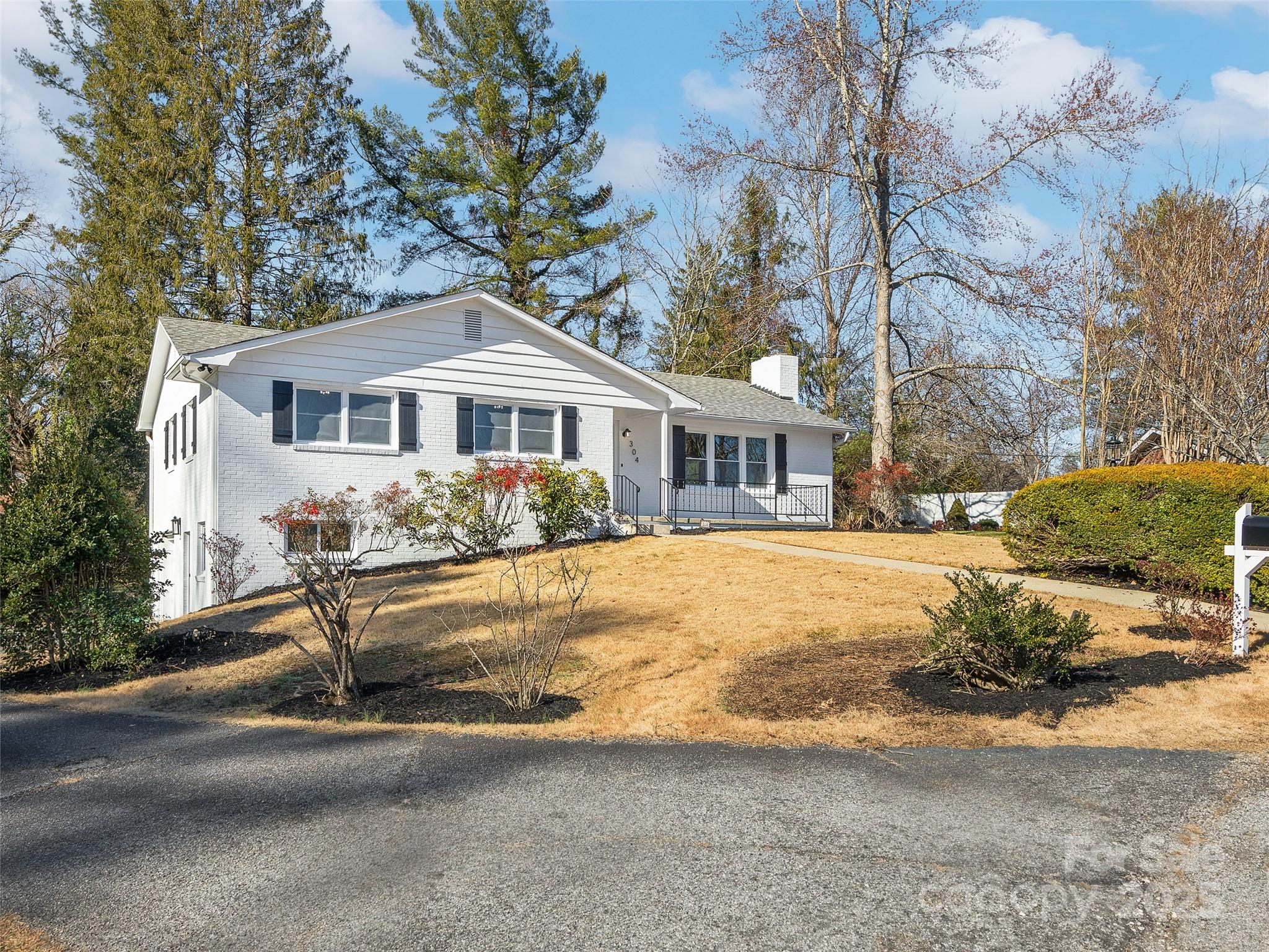 304 Oklawaha Circle Property Photo