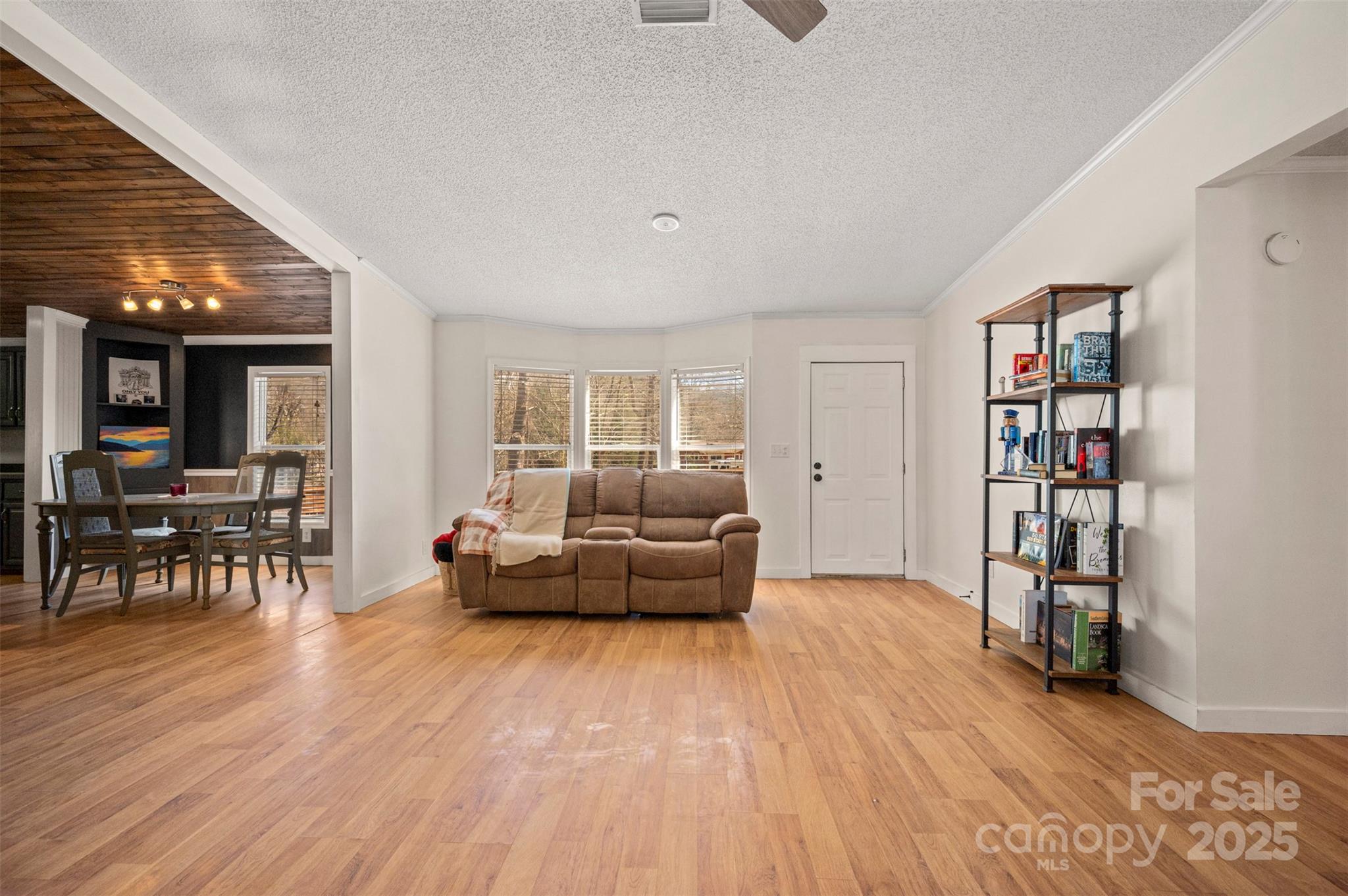 121 Julian Way Property Photo 5