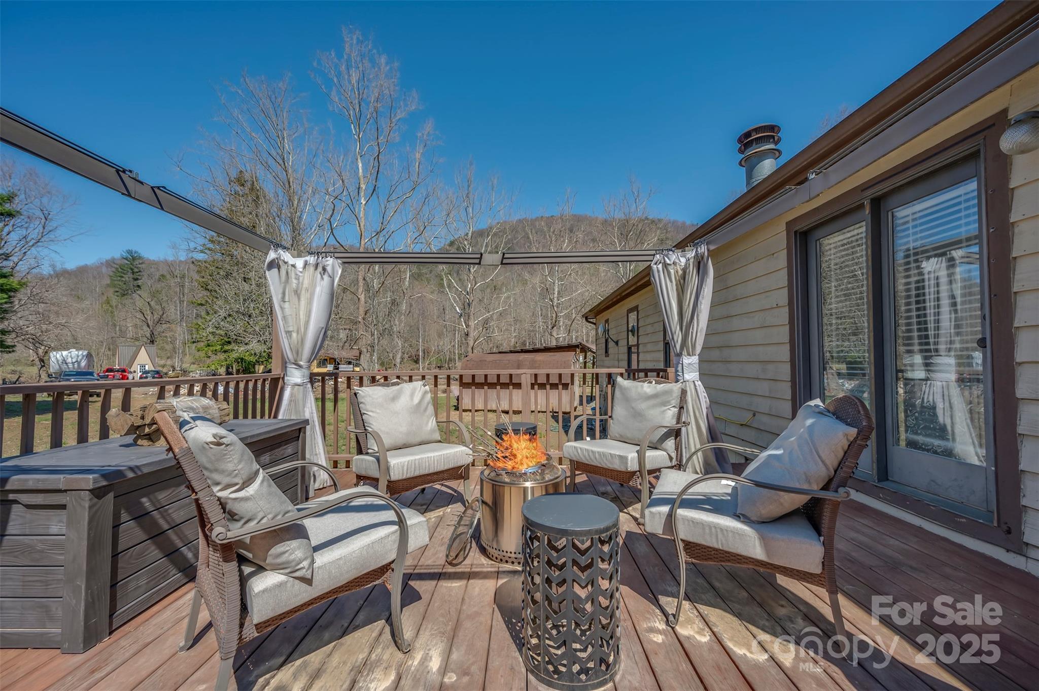 121 Julian Way Property Photo 7