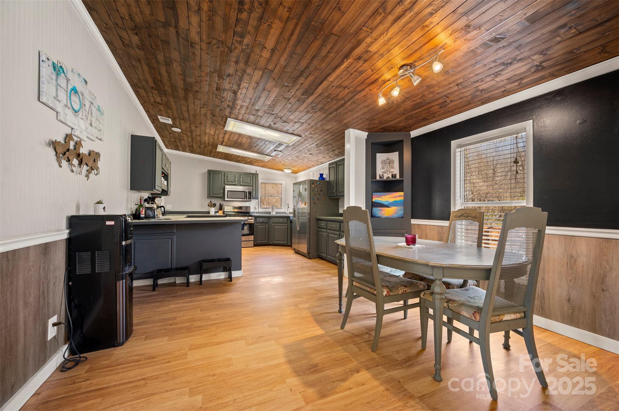 121 Julian Way Property Photo 8