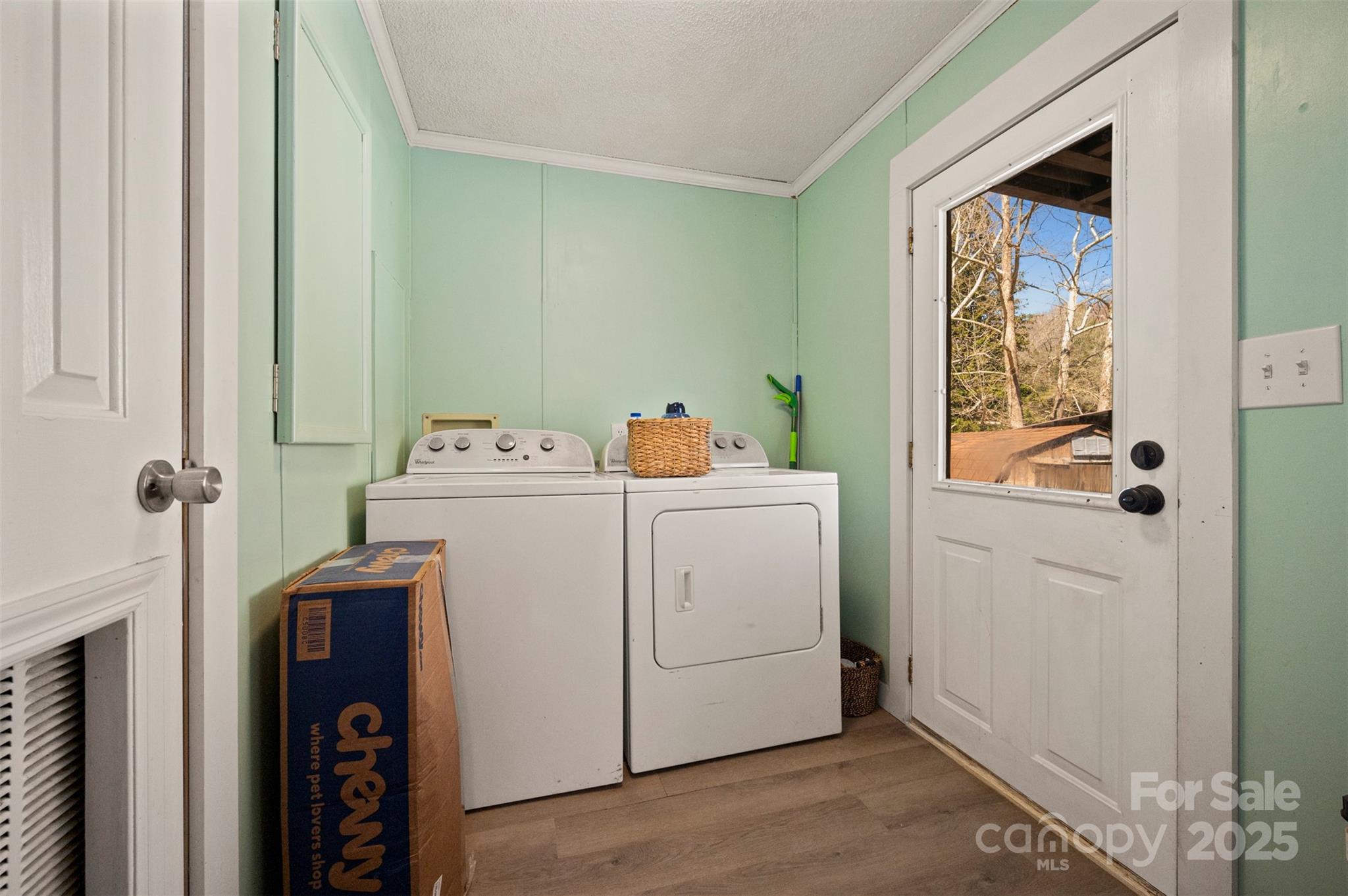 121 Julian Way Property Photo 11