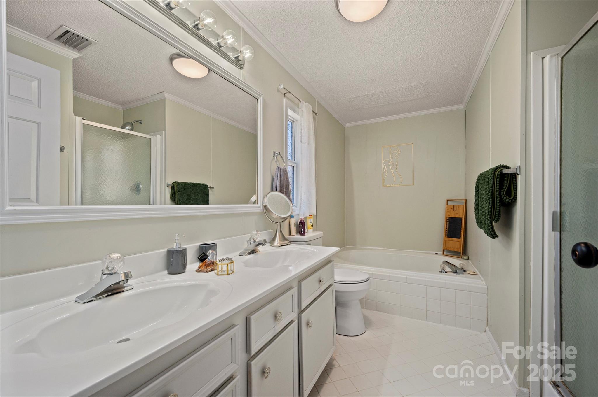 121 Julian Way Property Photo 16