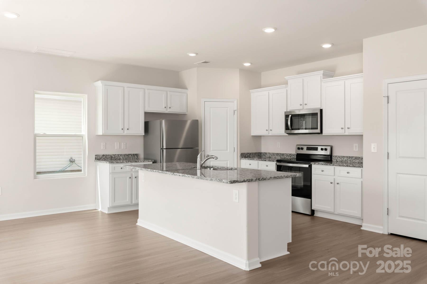 3266 Maple Ridge Drive Property Photo 4
