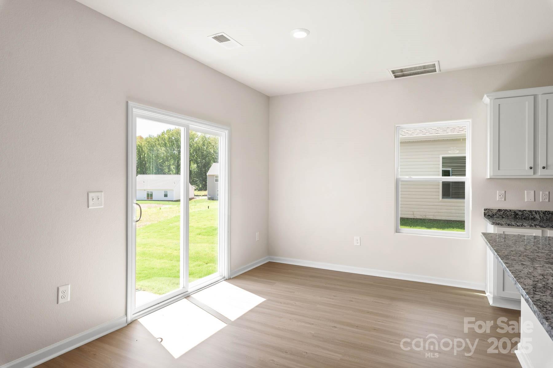 3266 Maple Ridge Drive Property Photo 6