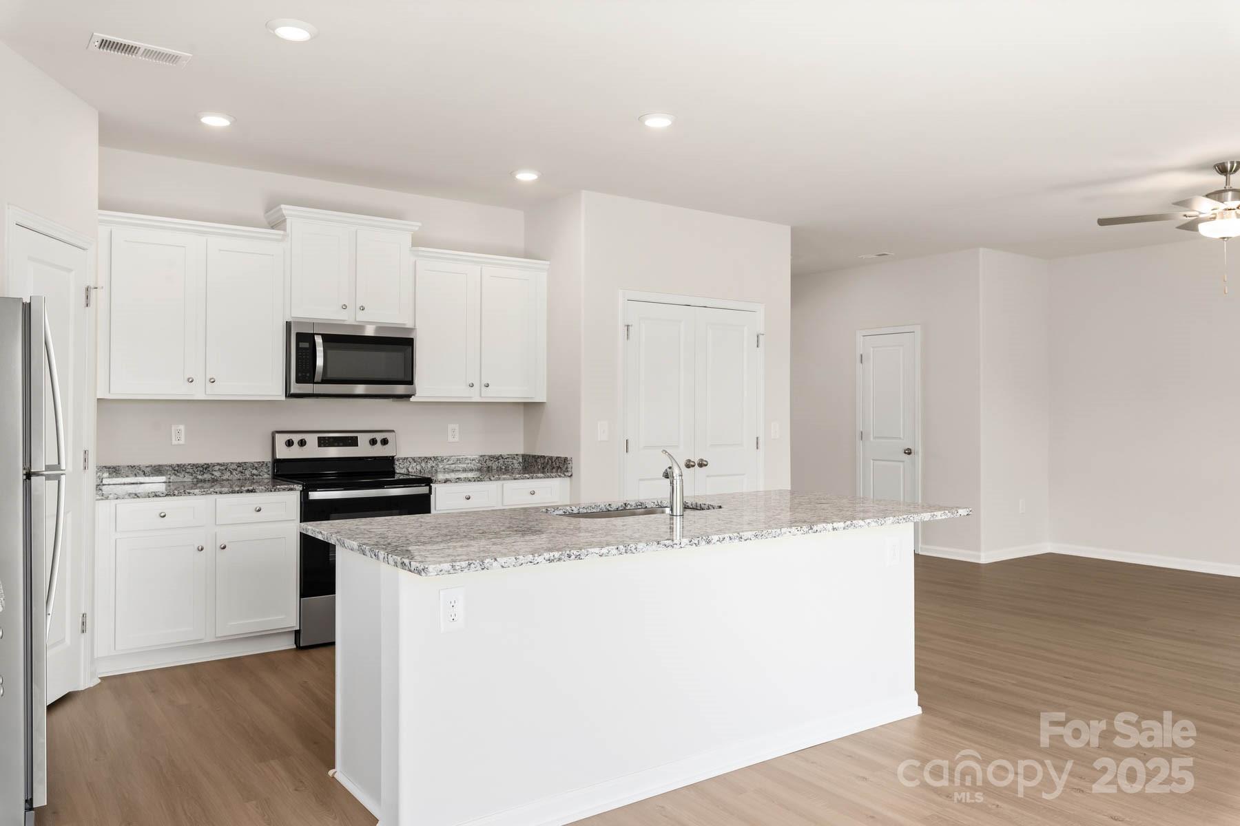 3266 Maple Ridge Drive Property Photo 7