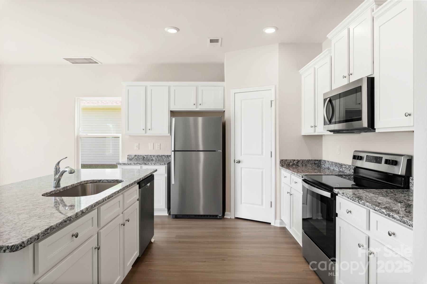 3266 Maple Ridge Drive Property Photo 8