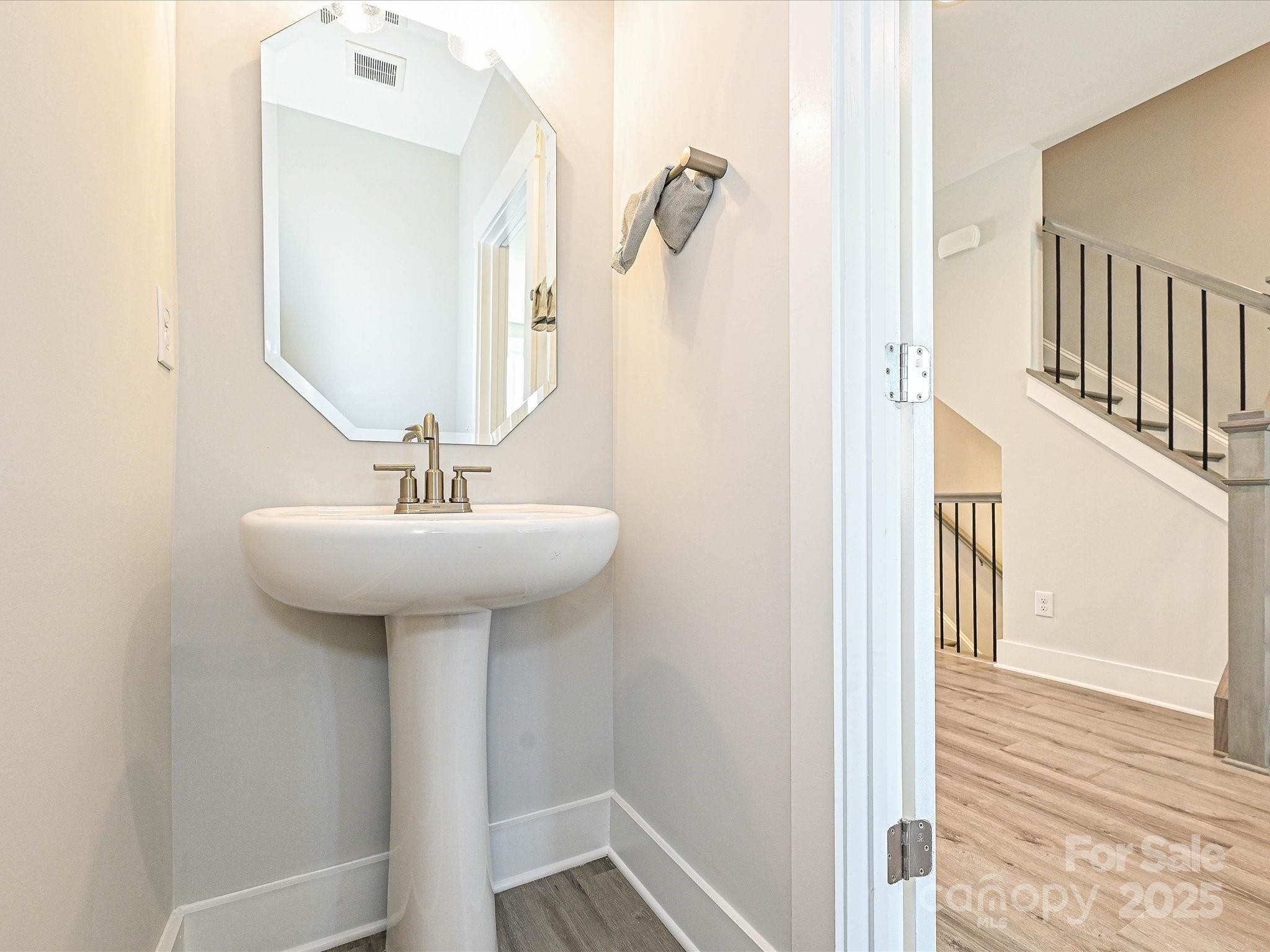 1225 E 34th Street Csw0419 Property Photo 16