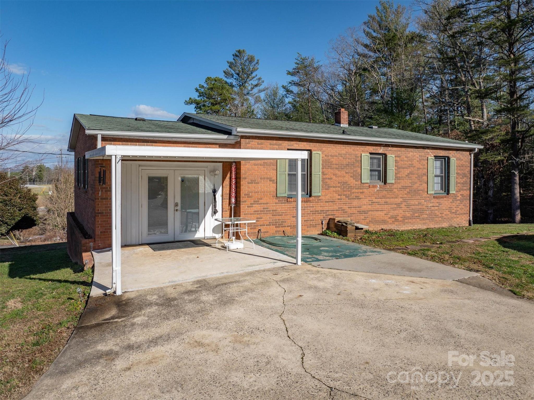 811 Kathy Drive Property Photo 4