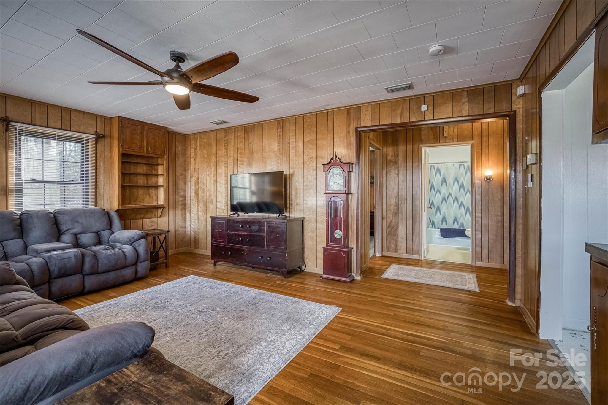 811 Kathy Drive Property Photo 6