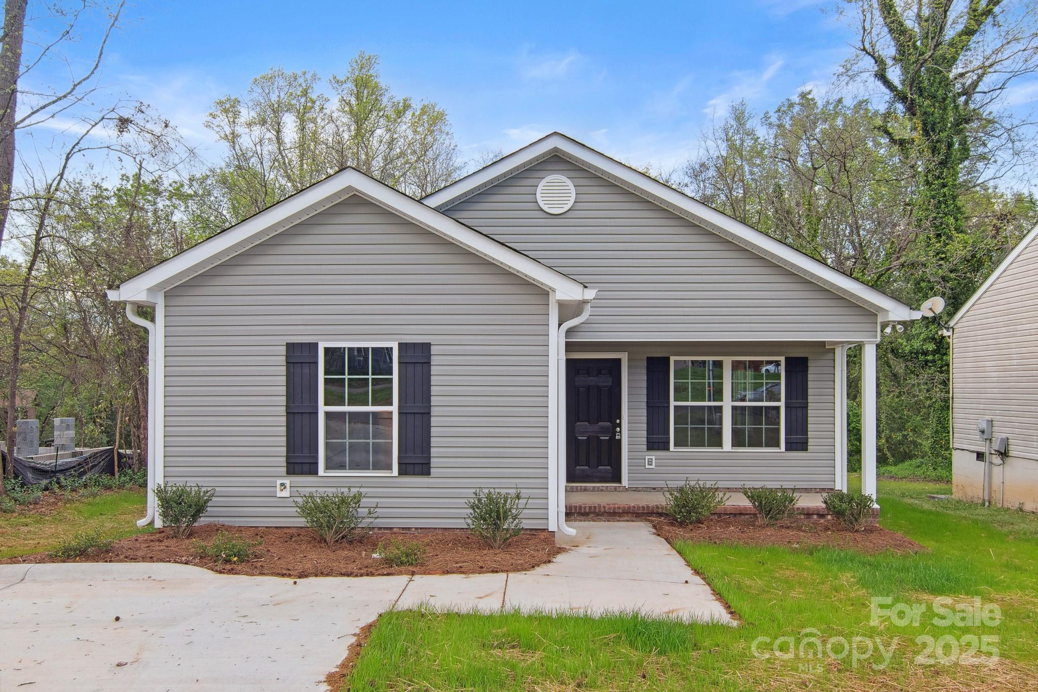 939 Stonewall Avenue Property Photo