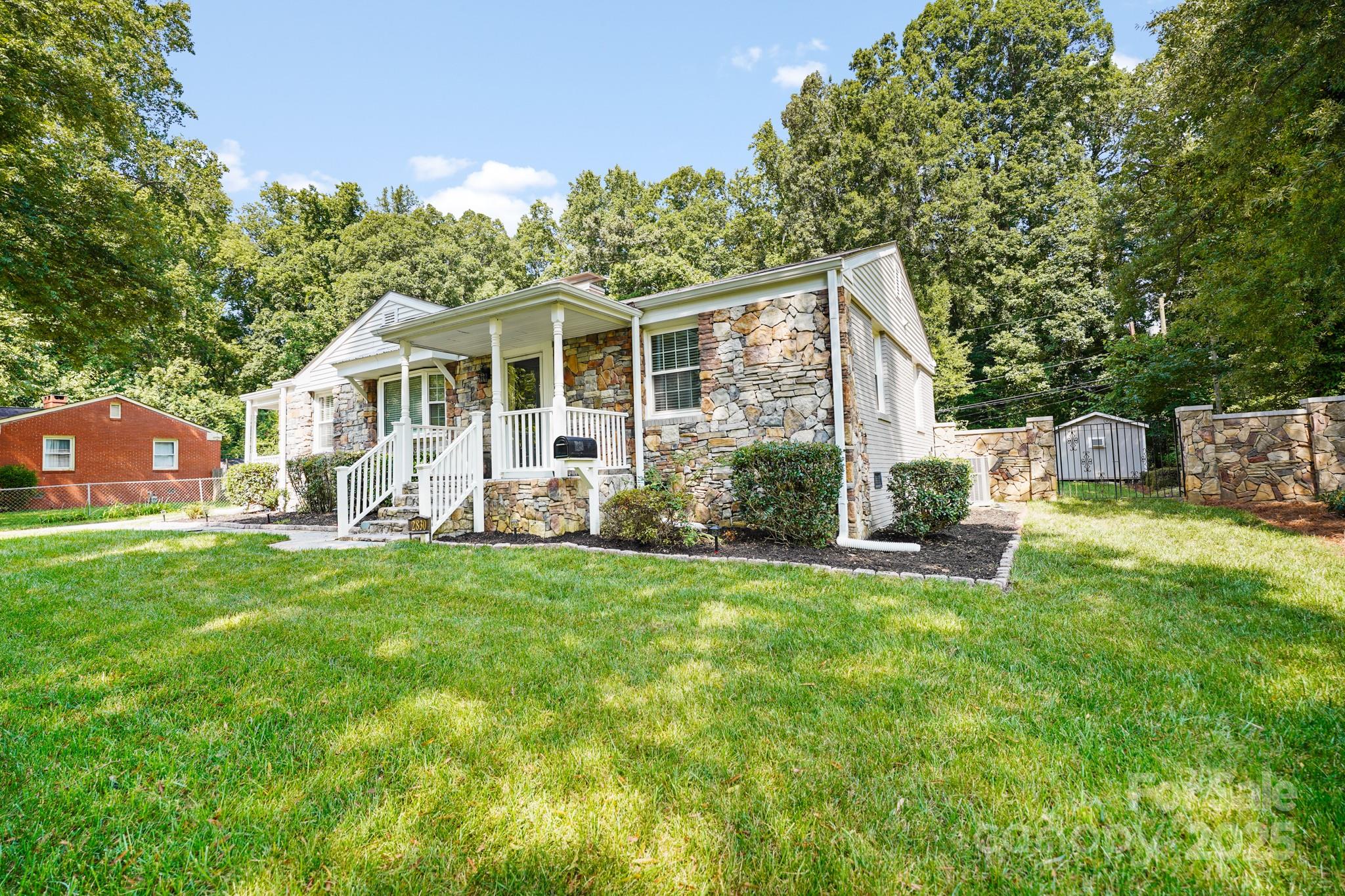 2830 Royston Road Property Photo 6