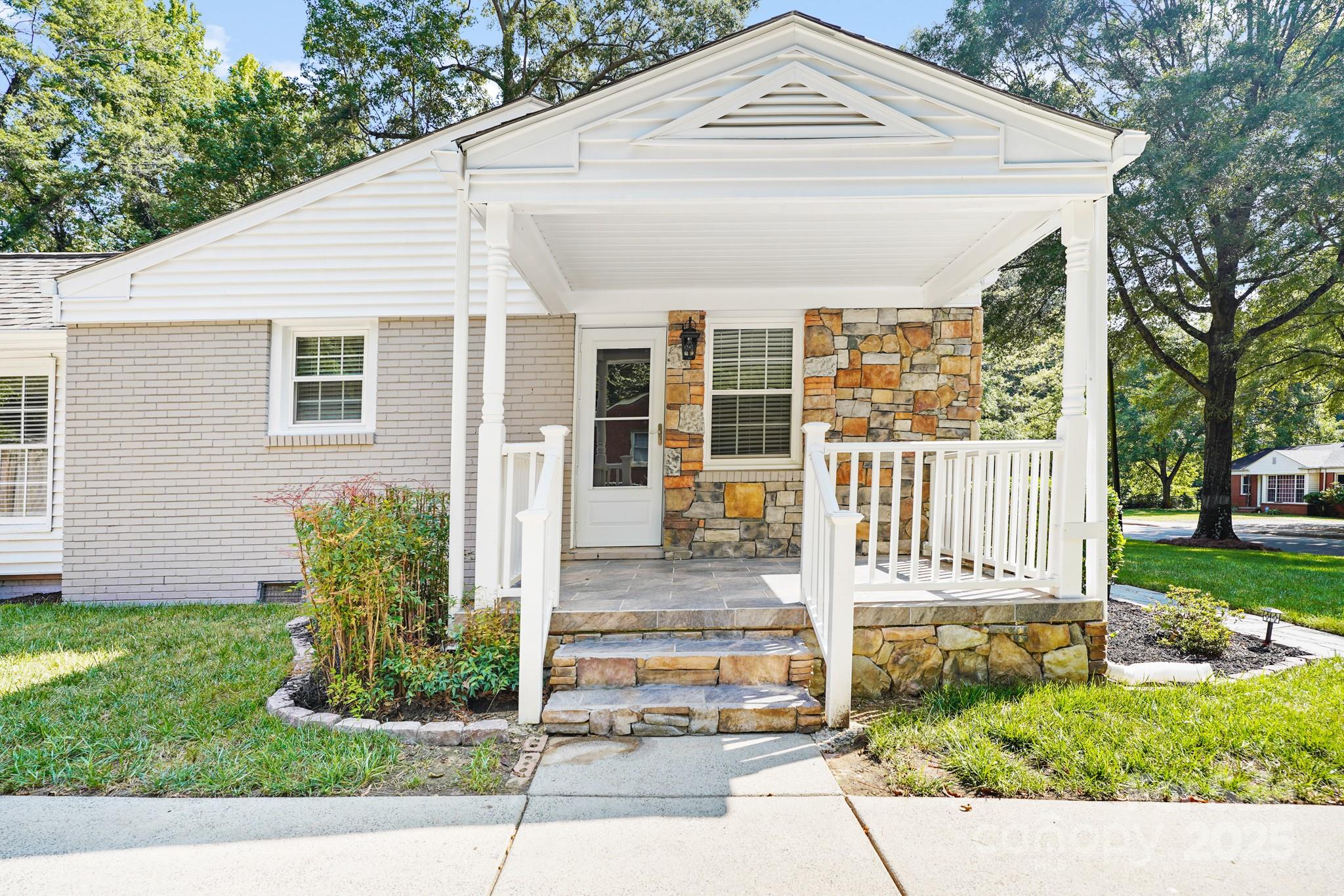 2830 Royston Road Property Photo 8