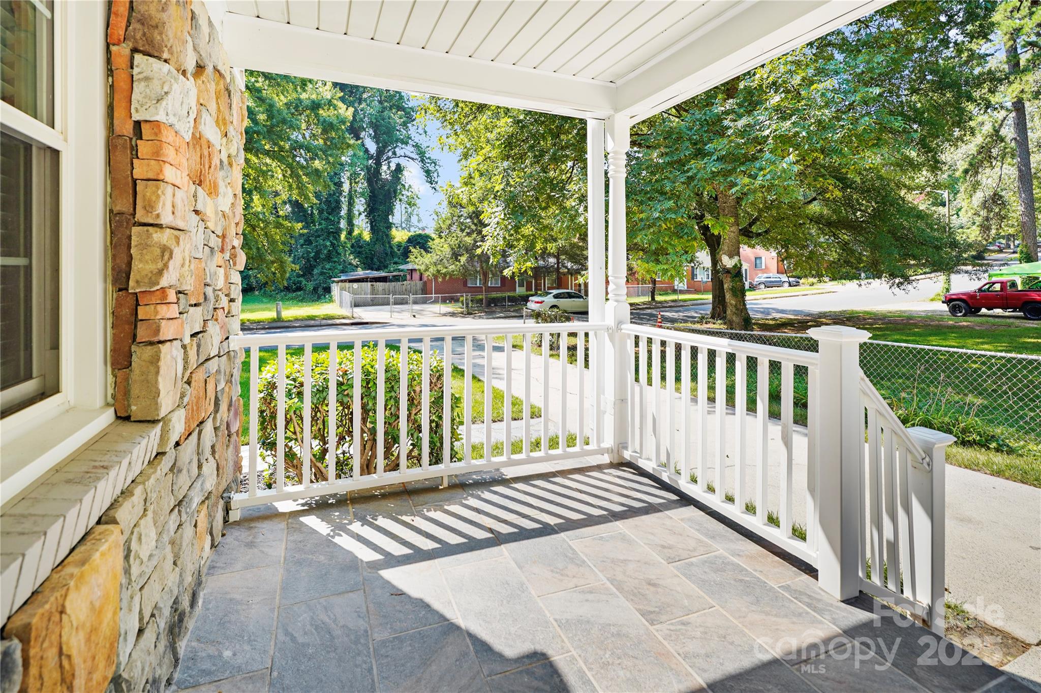 2830 Royston Road Property Photo 9