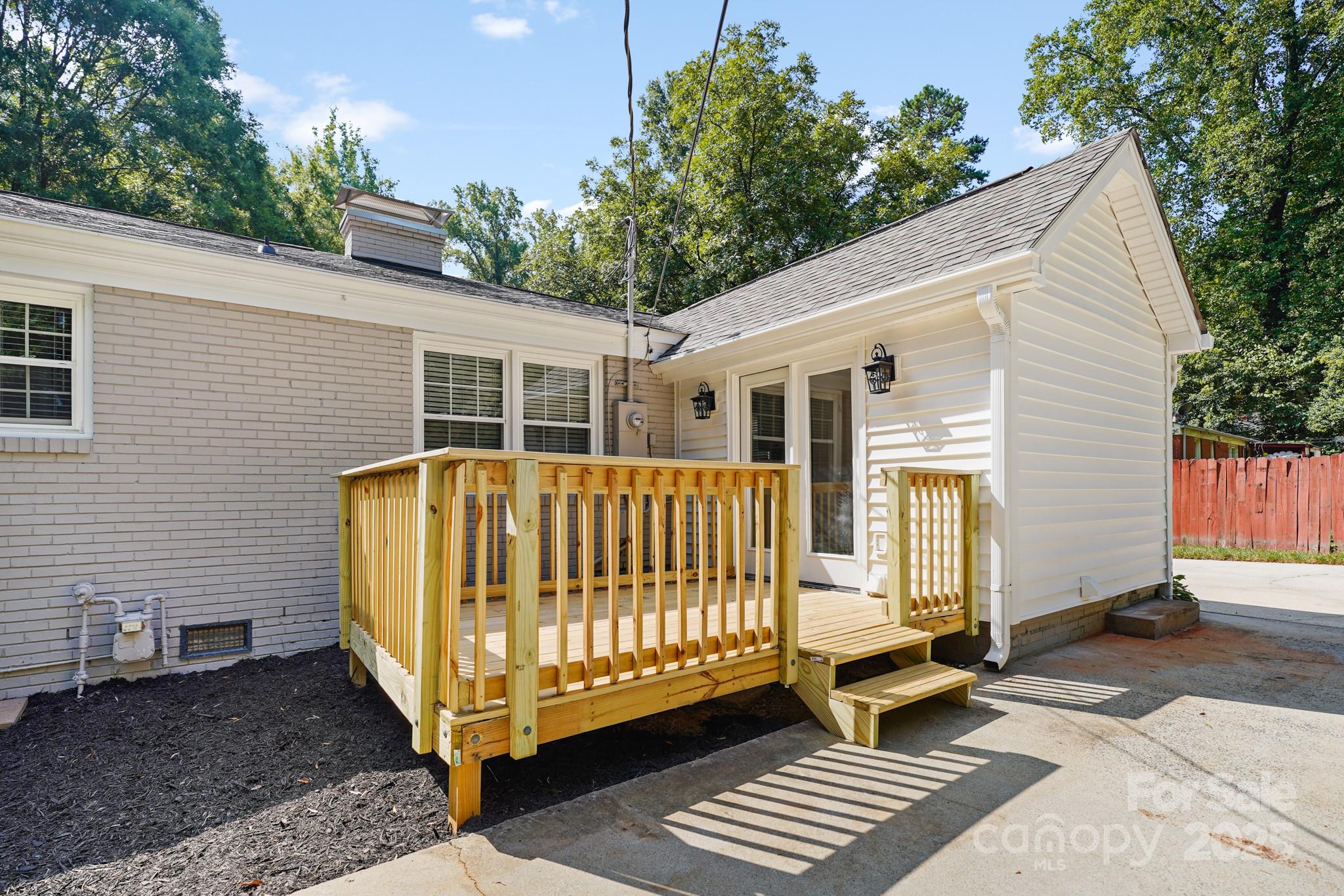 2830 Royston Road Property Photo 10