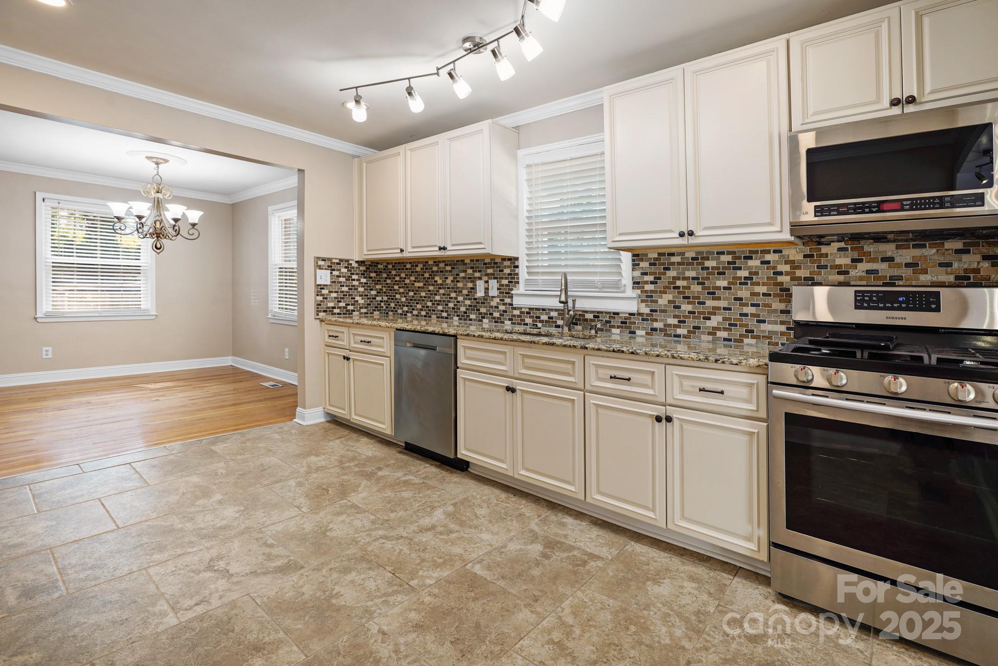 2830 Royston Road Property Photo 19
