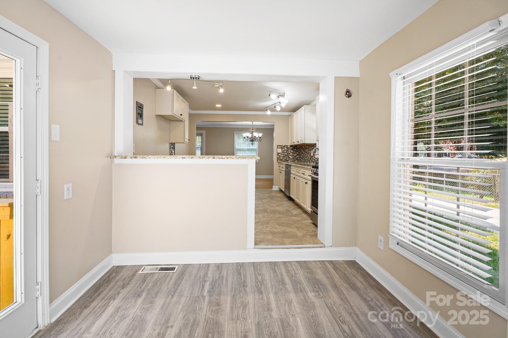 2830 Royston Road Property Photo 20