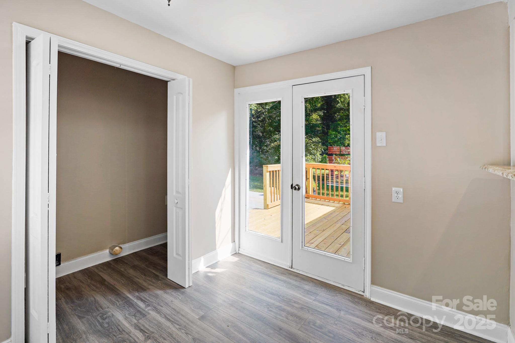 2830 Royston Road Property Photo 21