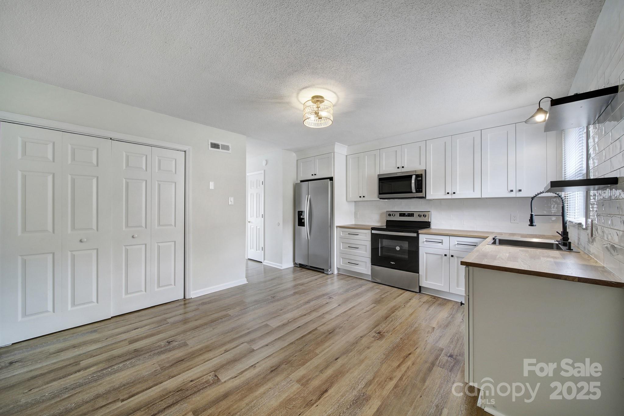 438 Stoneycreek Lane Property Photo 1
