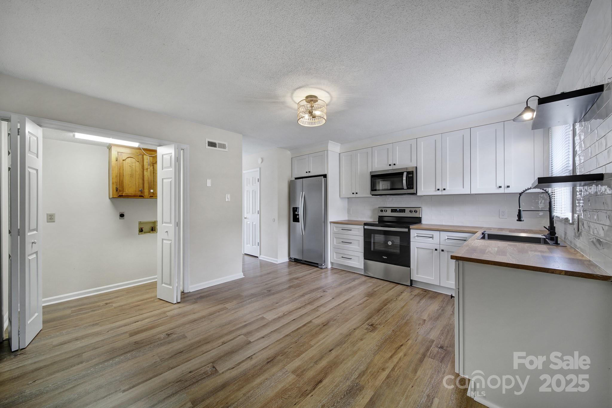 438 Stoneycreek Lane Property Photo 8