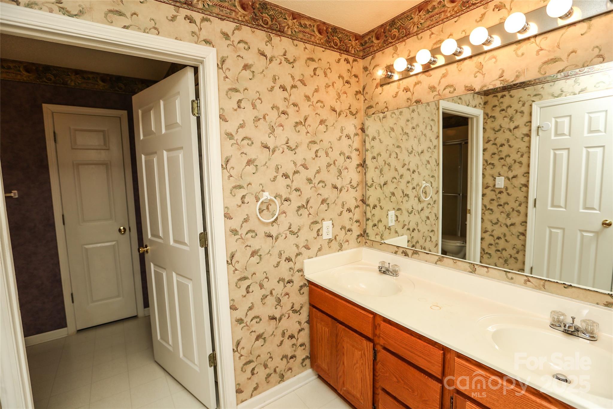 730 Hidden Creek Circle Property Photo 11