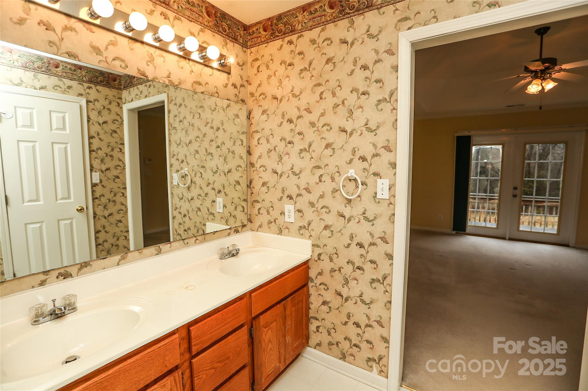 730 Hidden Creek Circle Property Photo 14