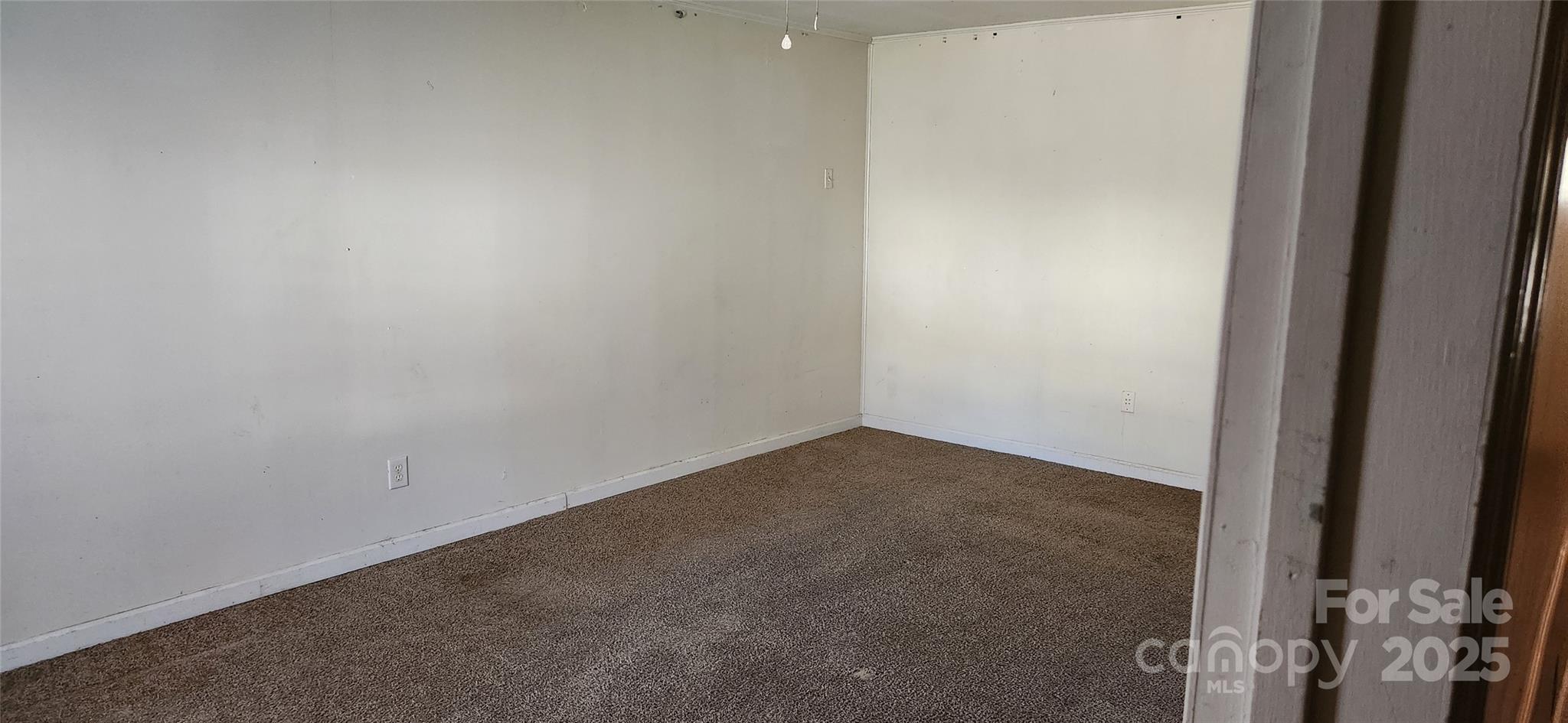 835 Maple Avenue Property Photo 3