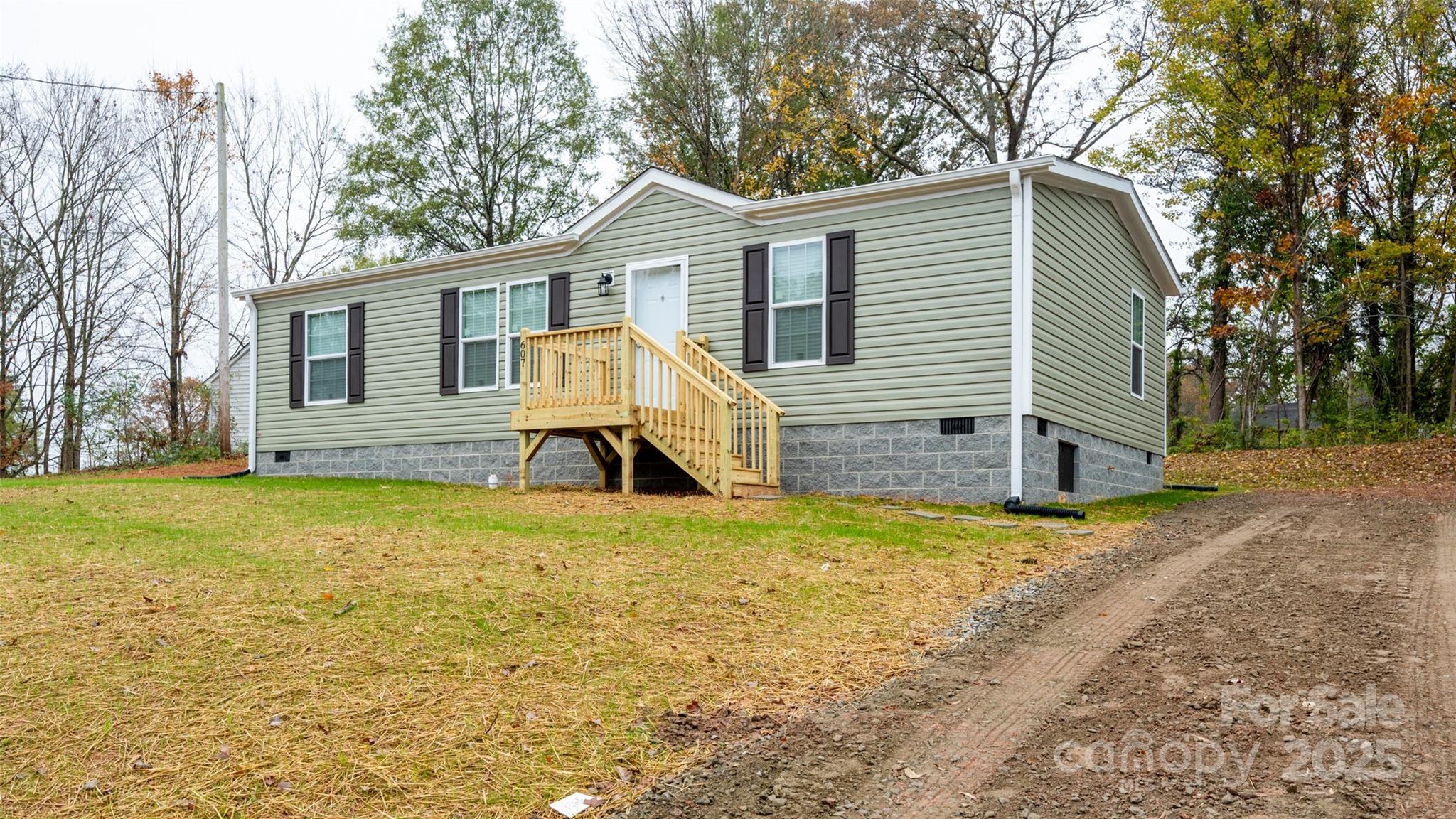 607 Stewart Court Property Photo 2