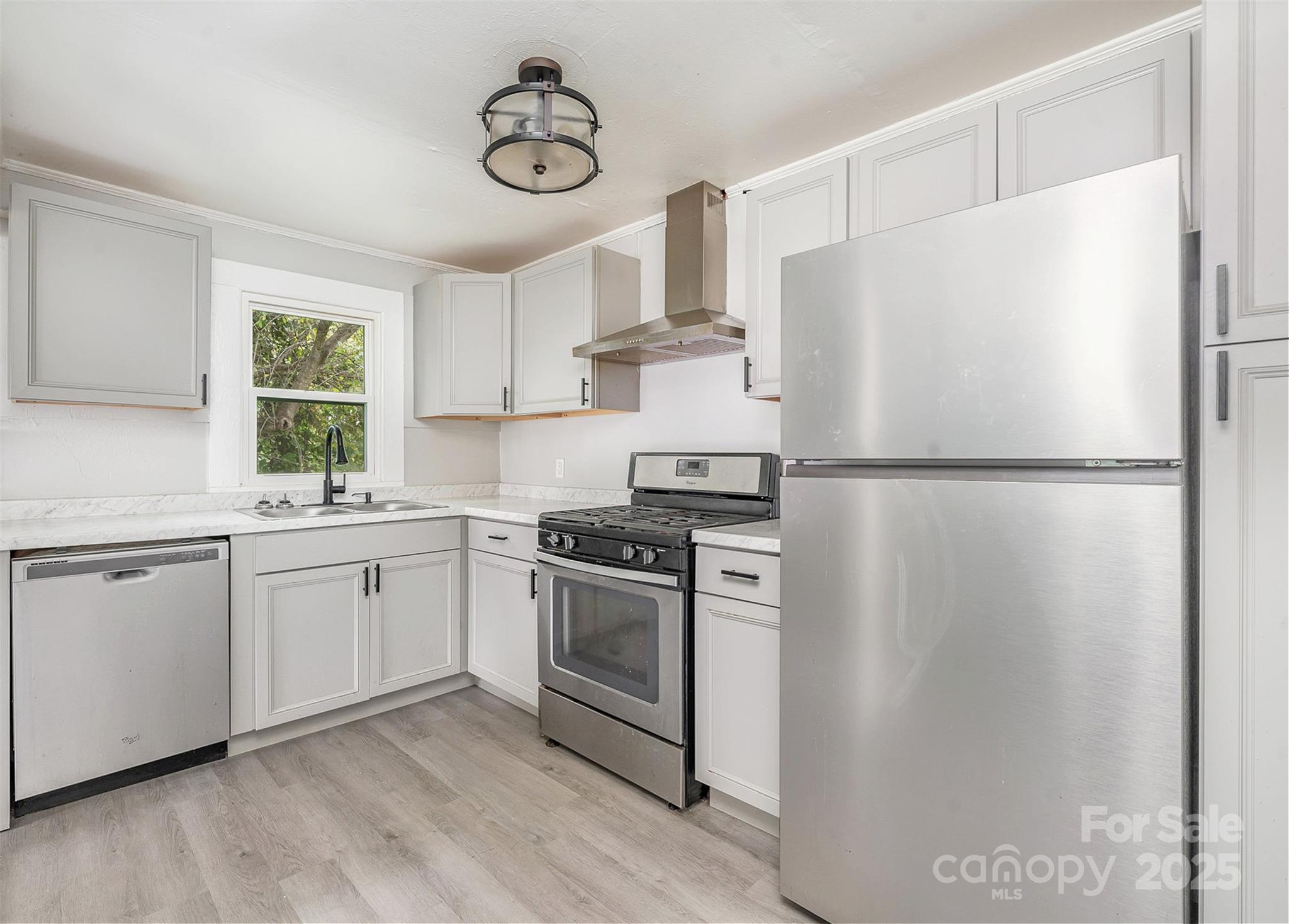 123 Lincoln Street Property Photo