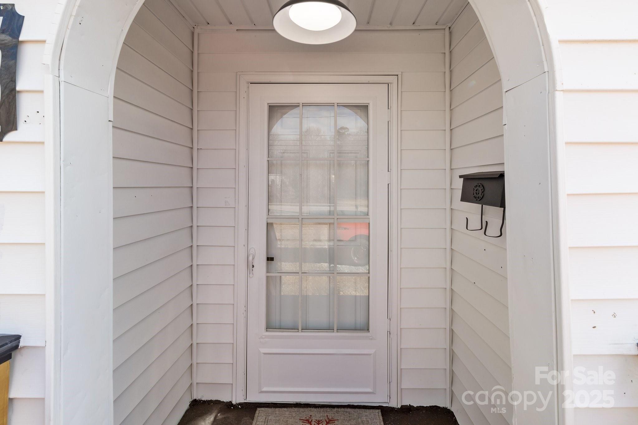 1004 N Salisbury Avenue Property Photo 3
