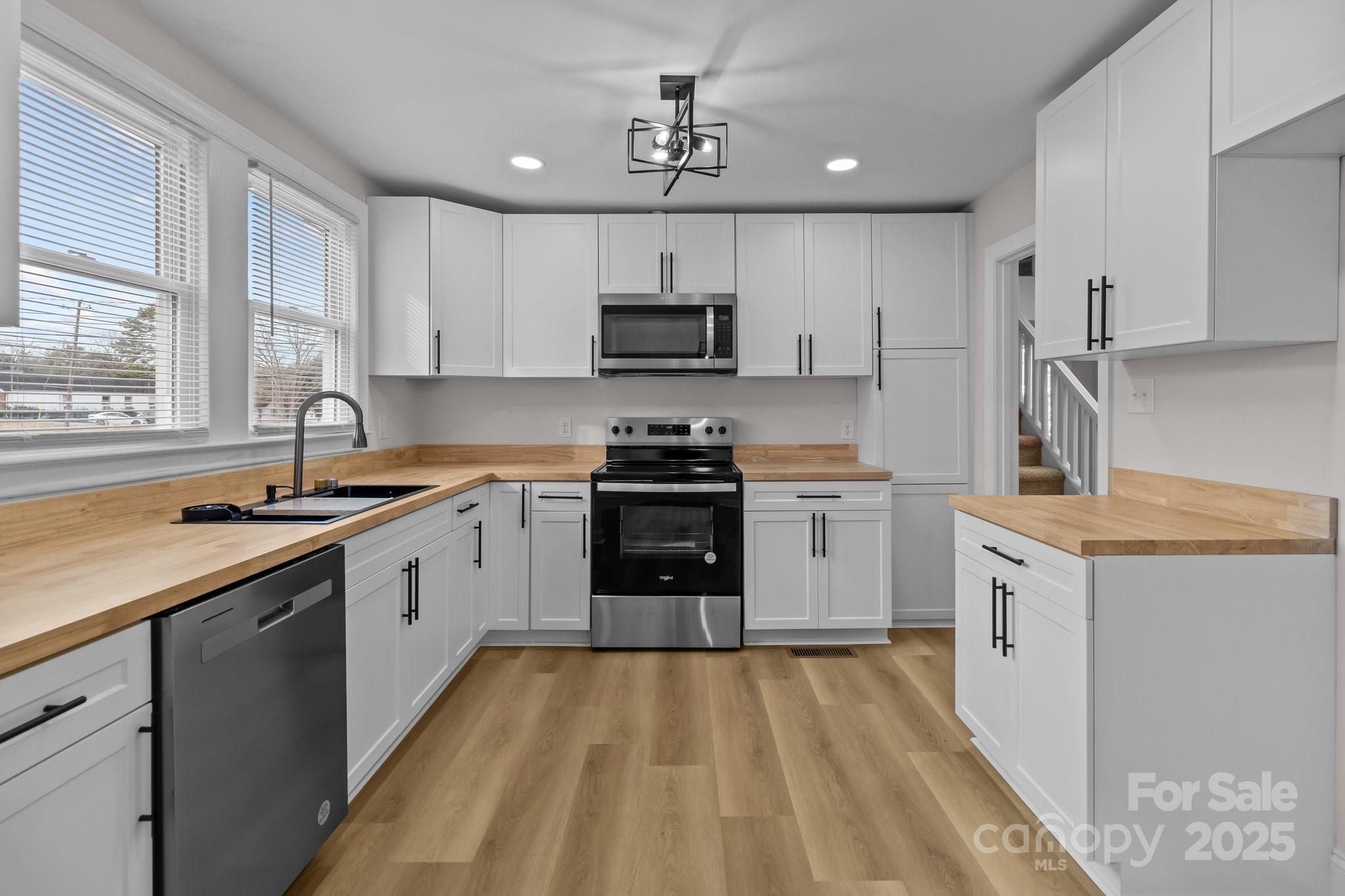 1004 N Salisbury Avenue Property Photo 6