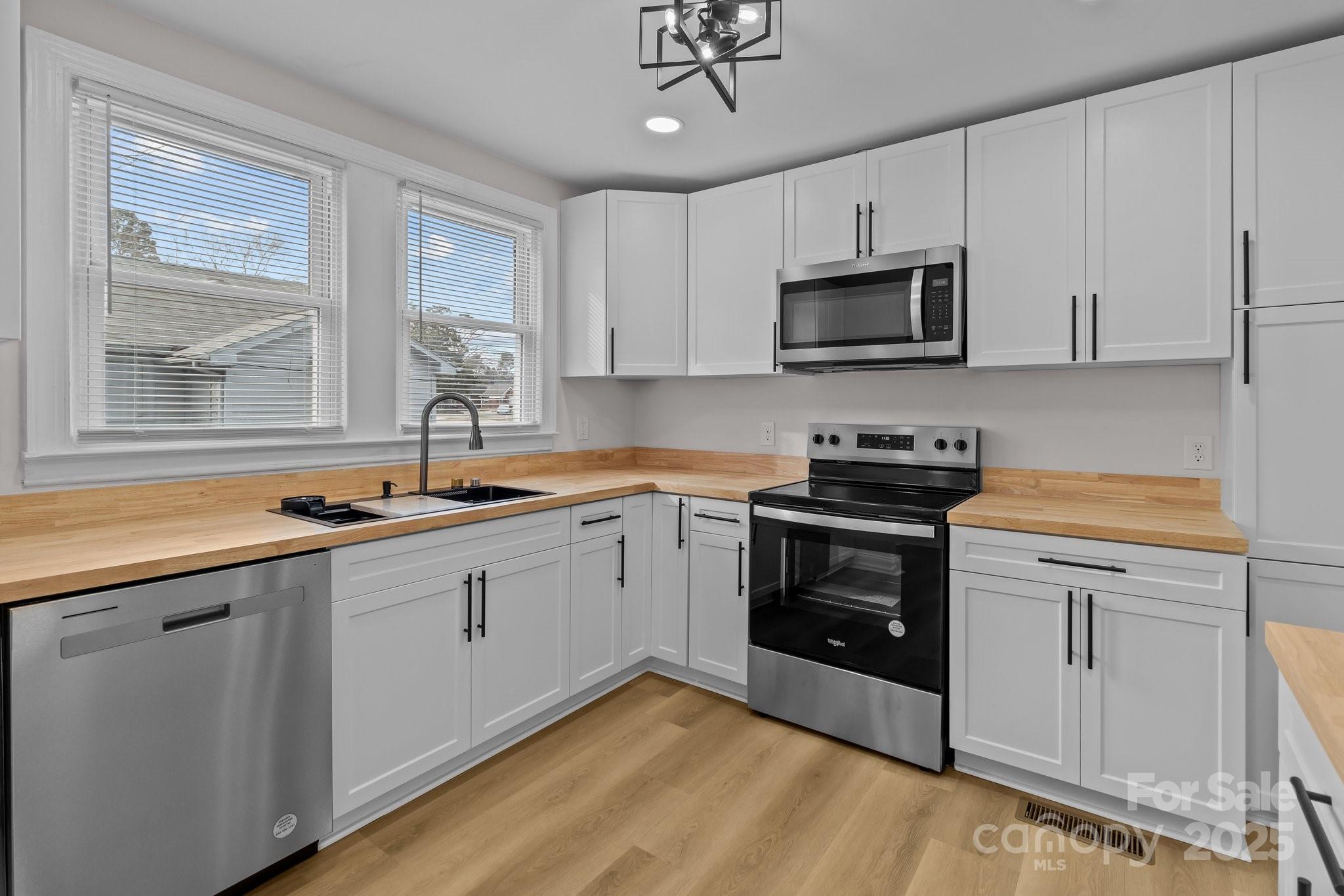 1004 N Salisbury Avenue Property Photo 7
