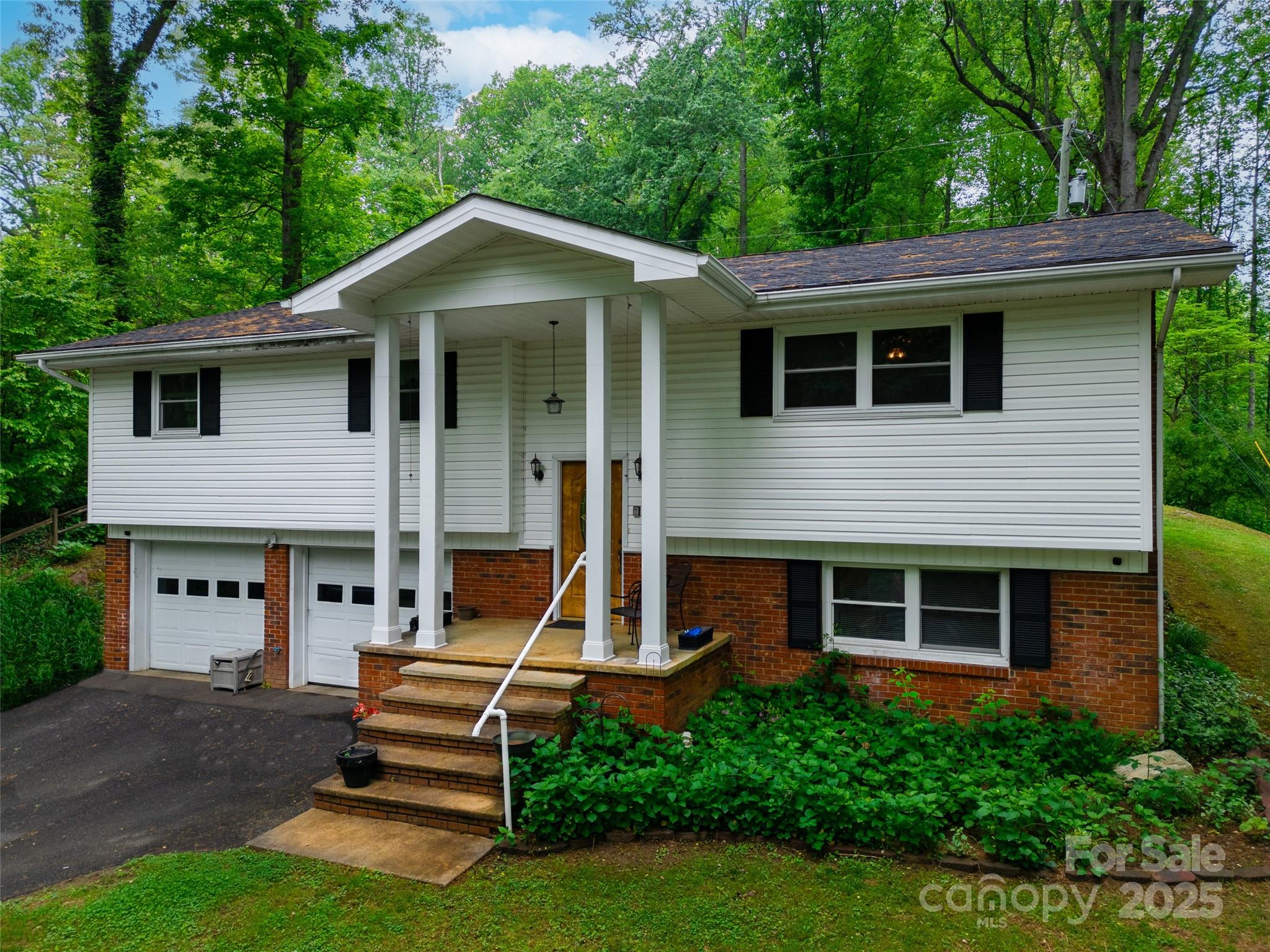220 Frosty Ridge Road Property Photo 1