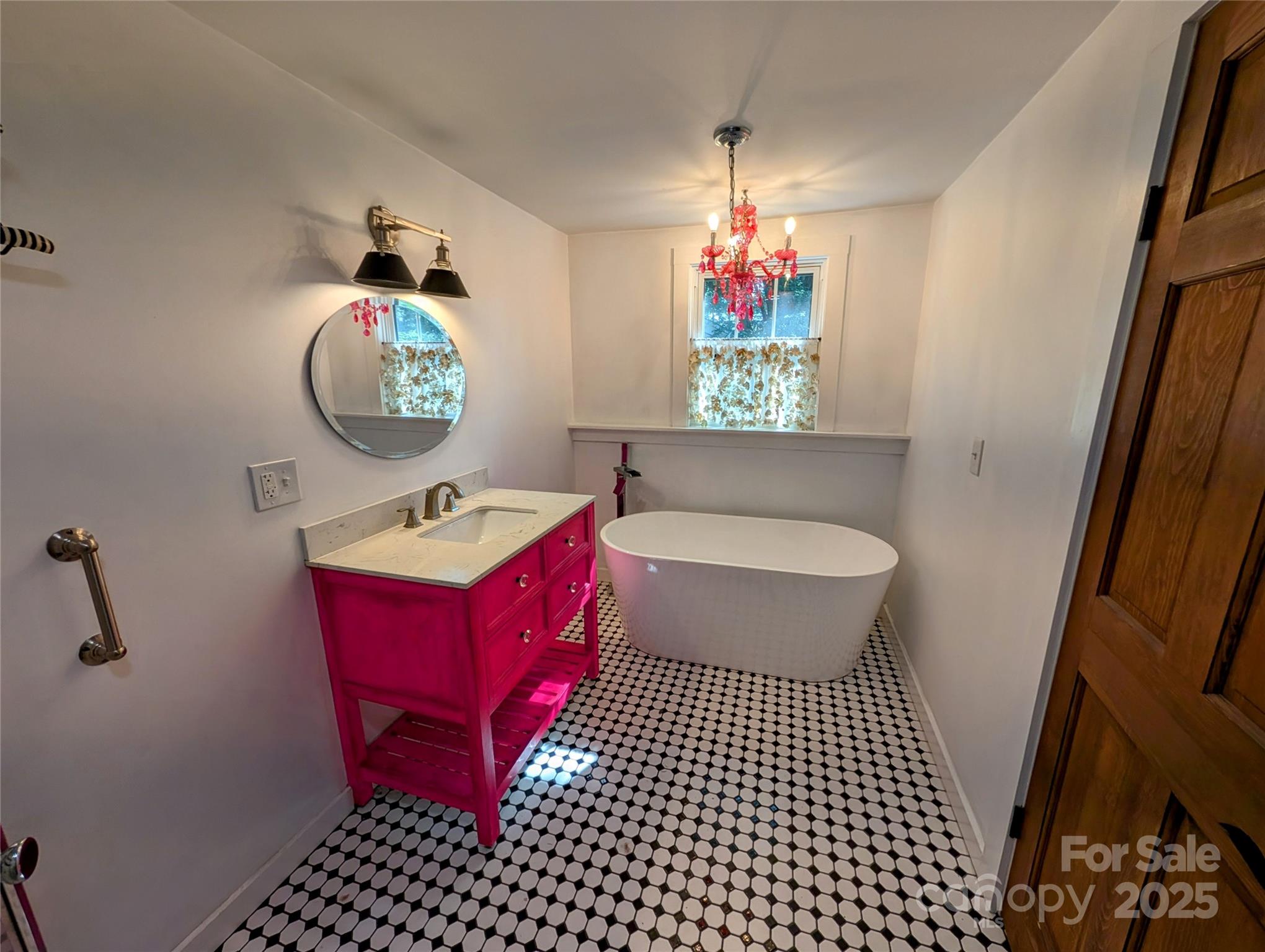 302 Davis Street Property Photo 4