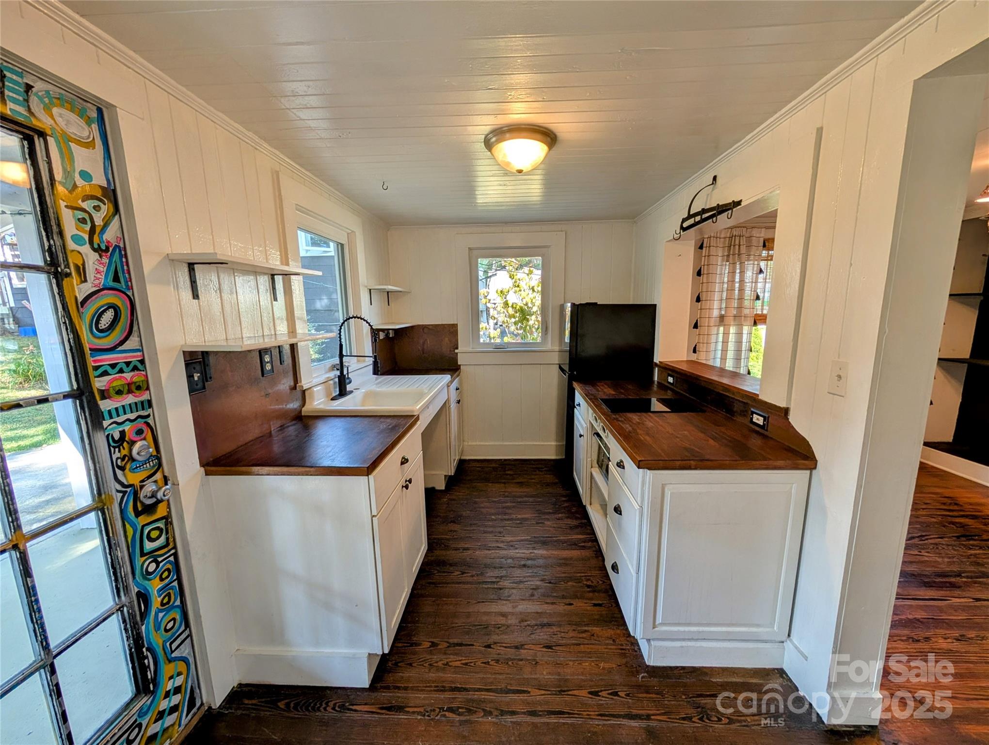 302 Davis Street Property Photo 5