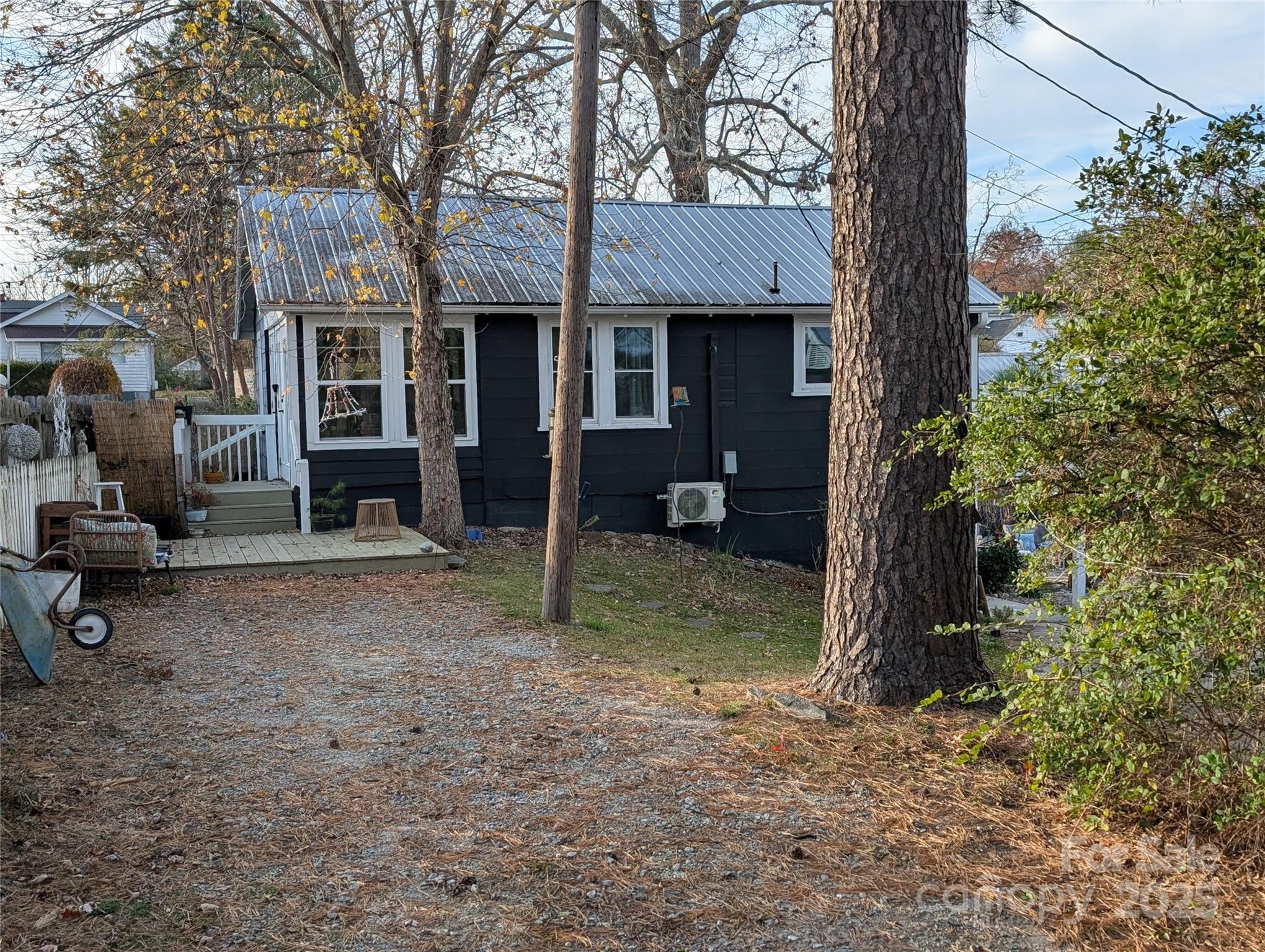 302 Davis Street Property Photo 12