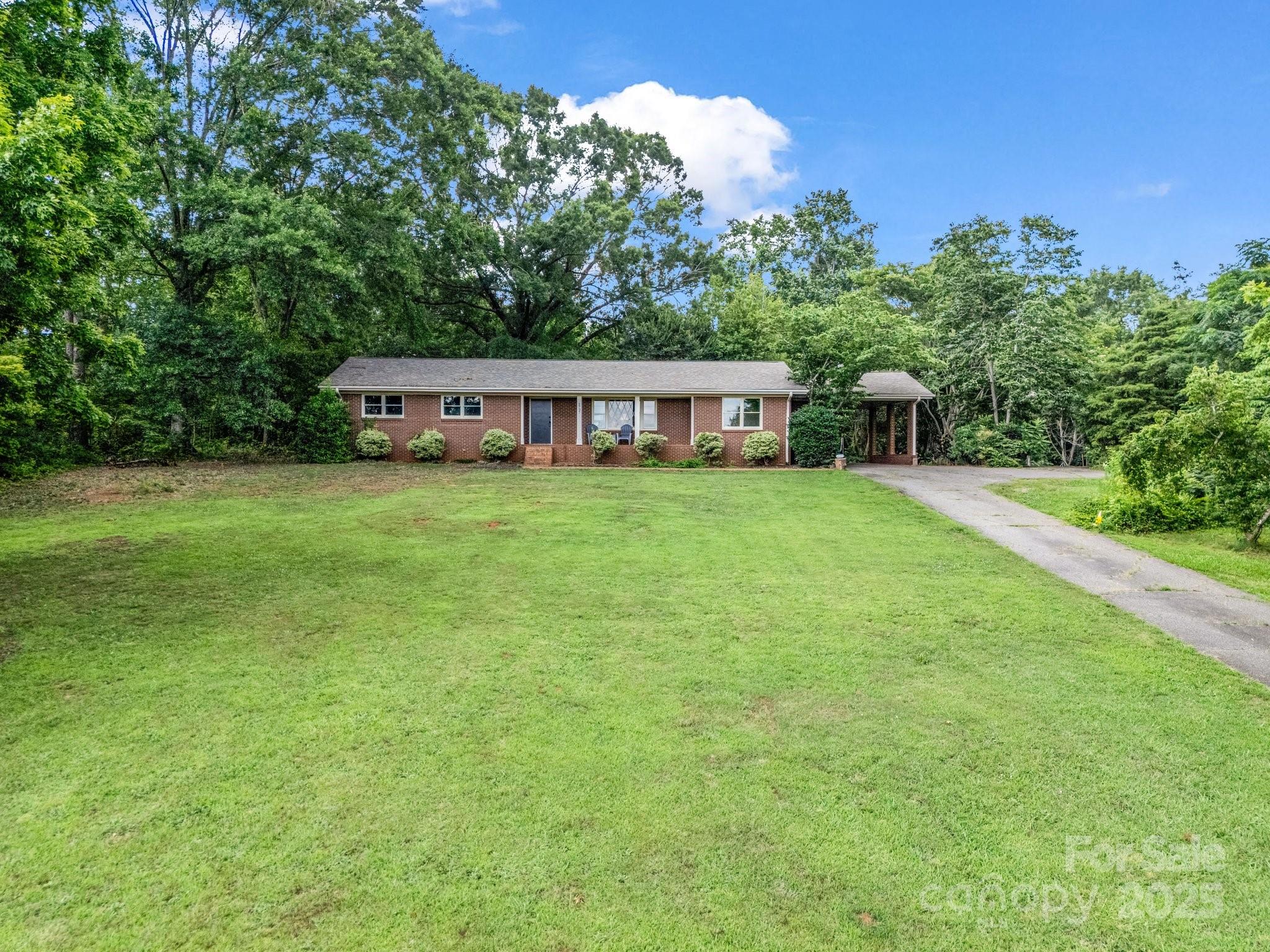 1737 Whitesides Road Property Photo 1